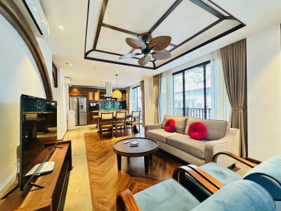 Căn hộ dịch vụ 3 phòng ngủ 120m² phong cách cổ điển tại Tô Ngọc Vân, Tây Hồ