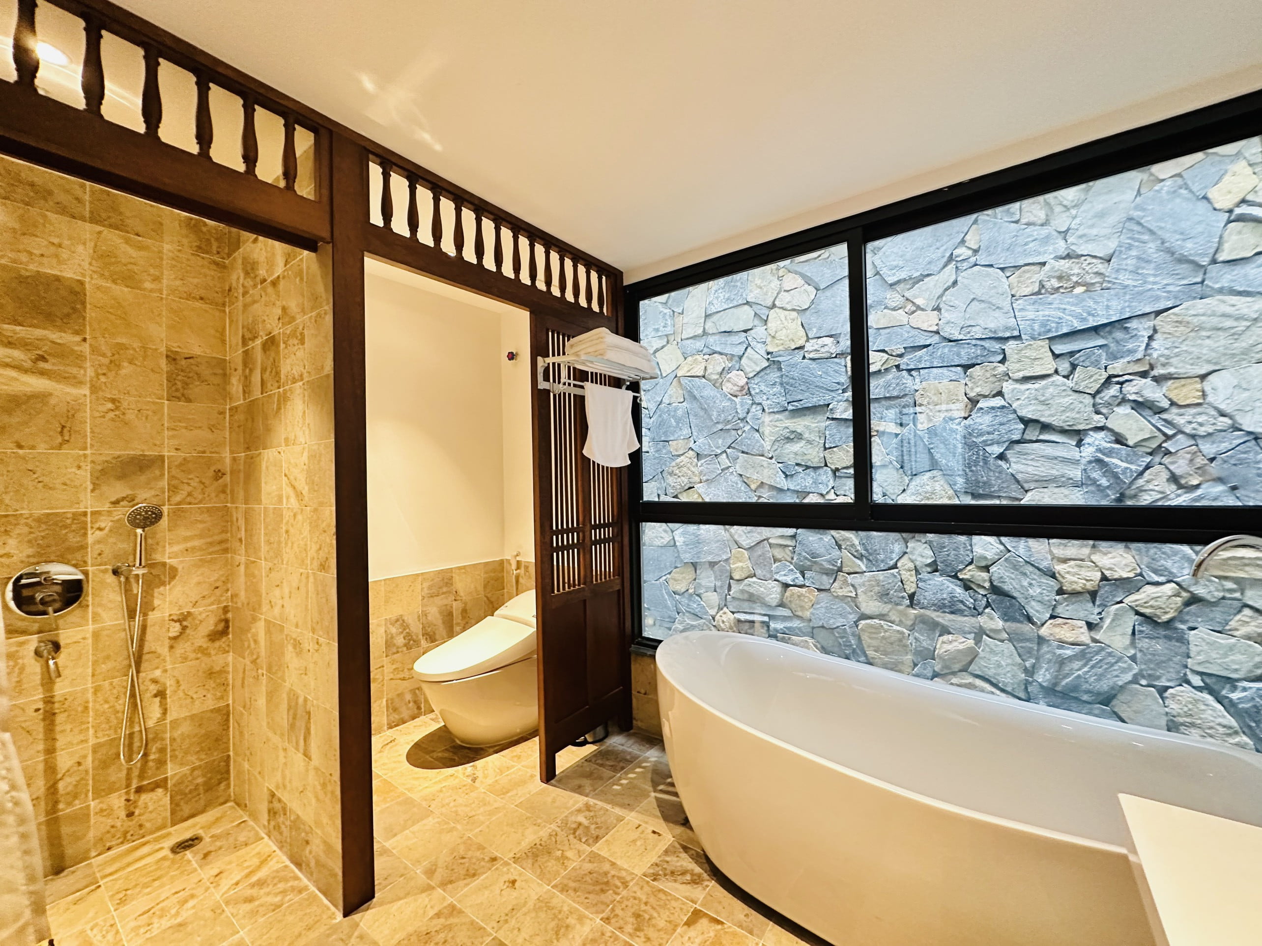 Căn hộ dịch vụ 3 phòng ngủ 120m² phong cách cổ điển tại Tô Ngọc Vân, Tây Hồ