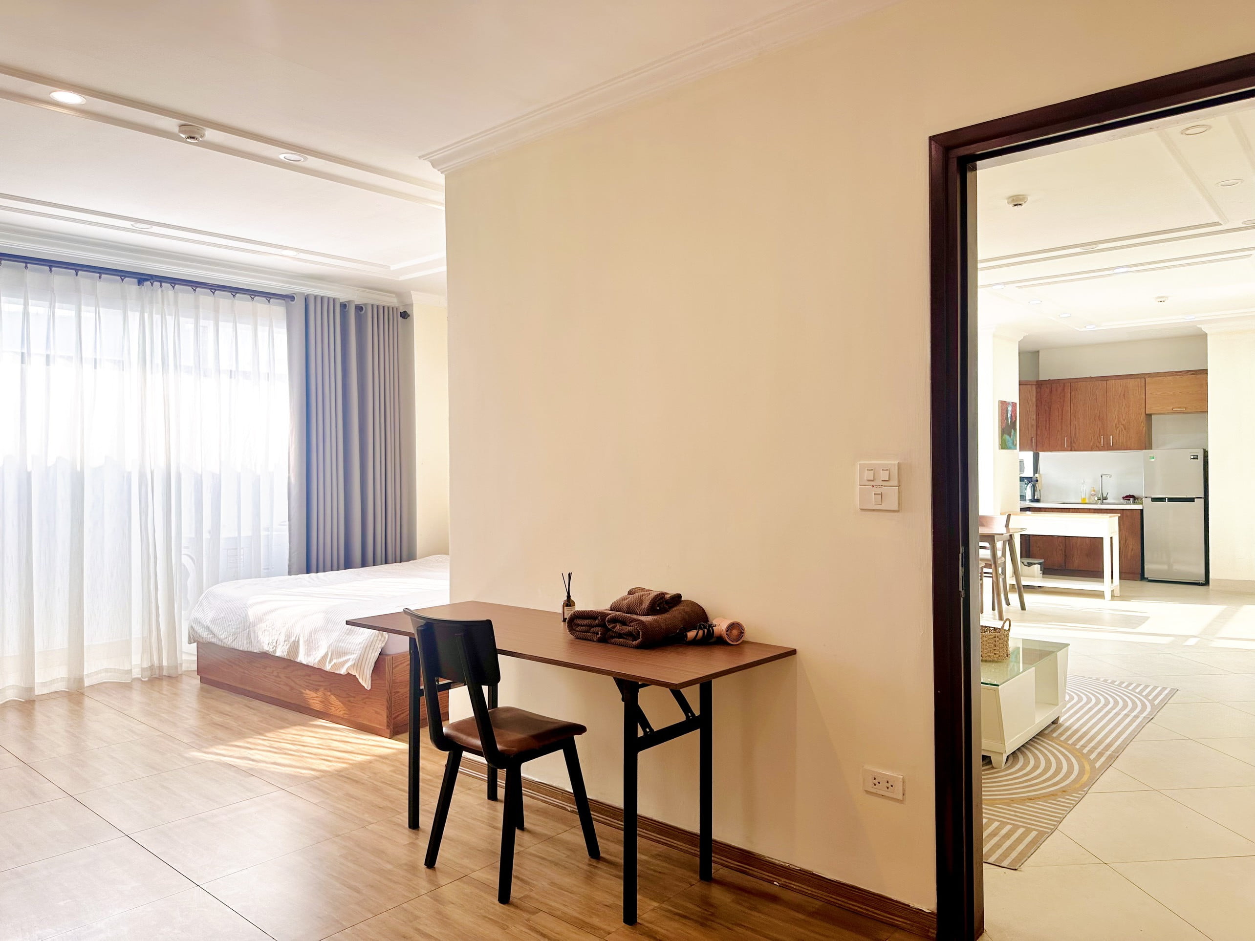 Căn hộ dịch vụ 2PN 2WC view hồ tuyệt đẹp – Trúc Bạch, Ba Đình