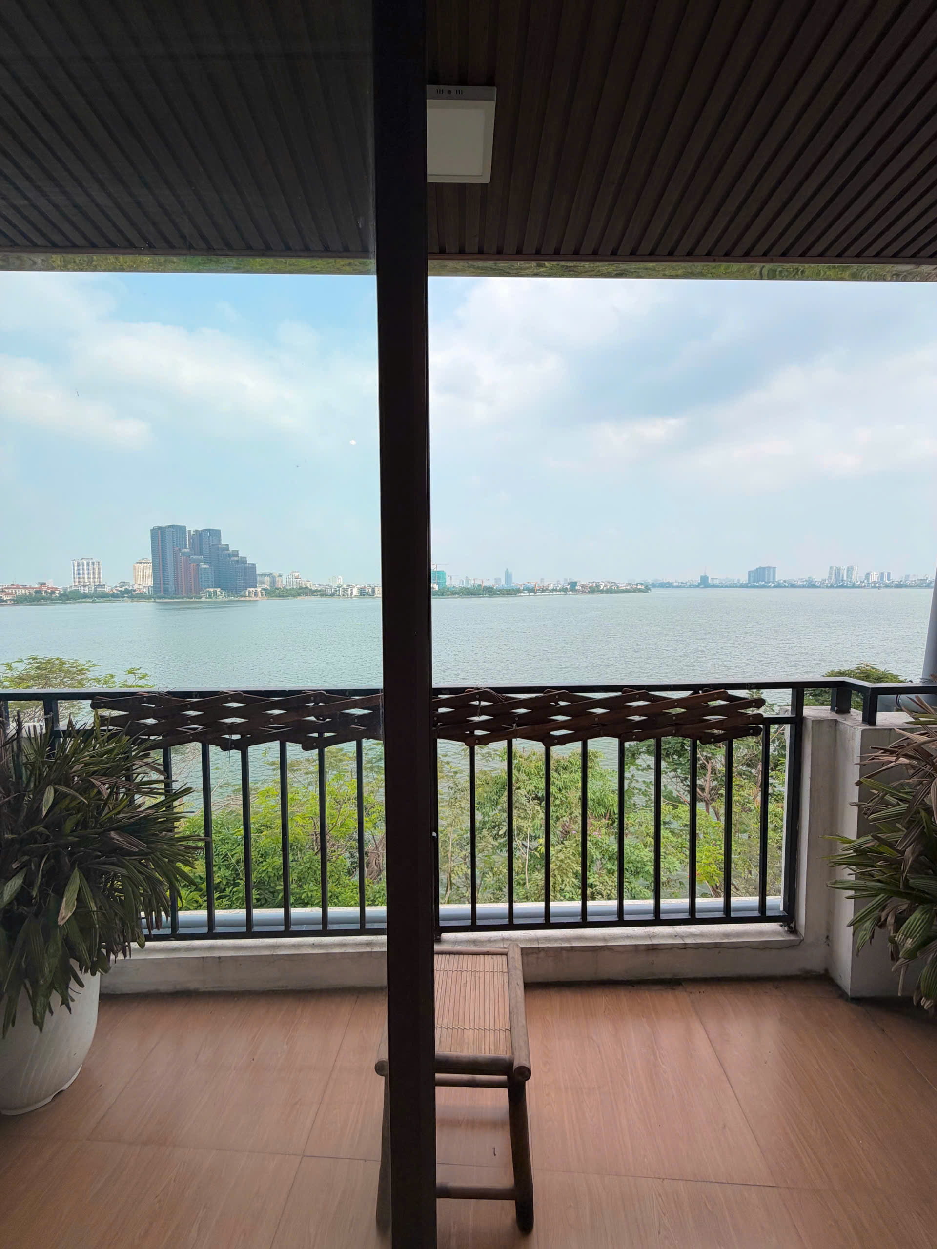 Cho thuê căn hộ dịch vụ duplex tại Vệ Hồ, Tây Hồ