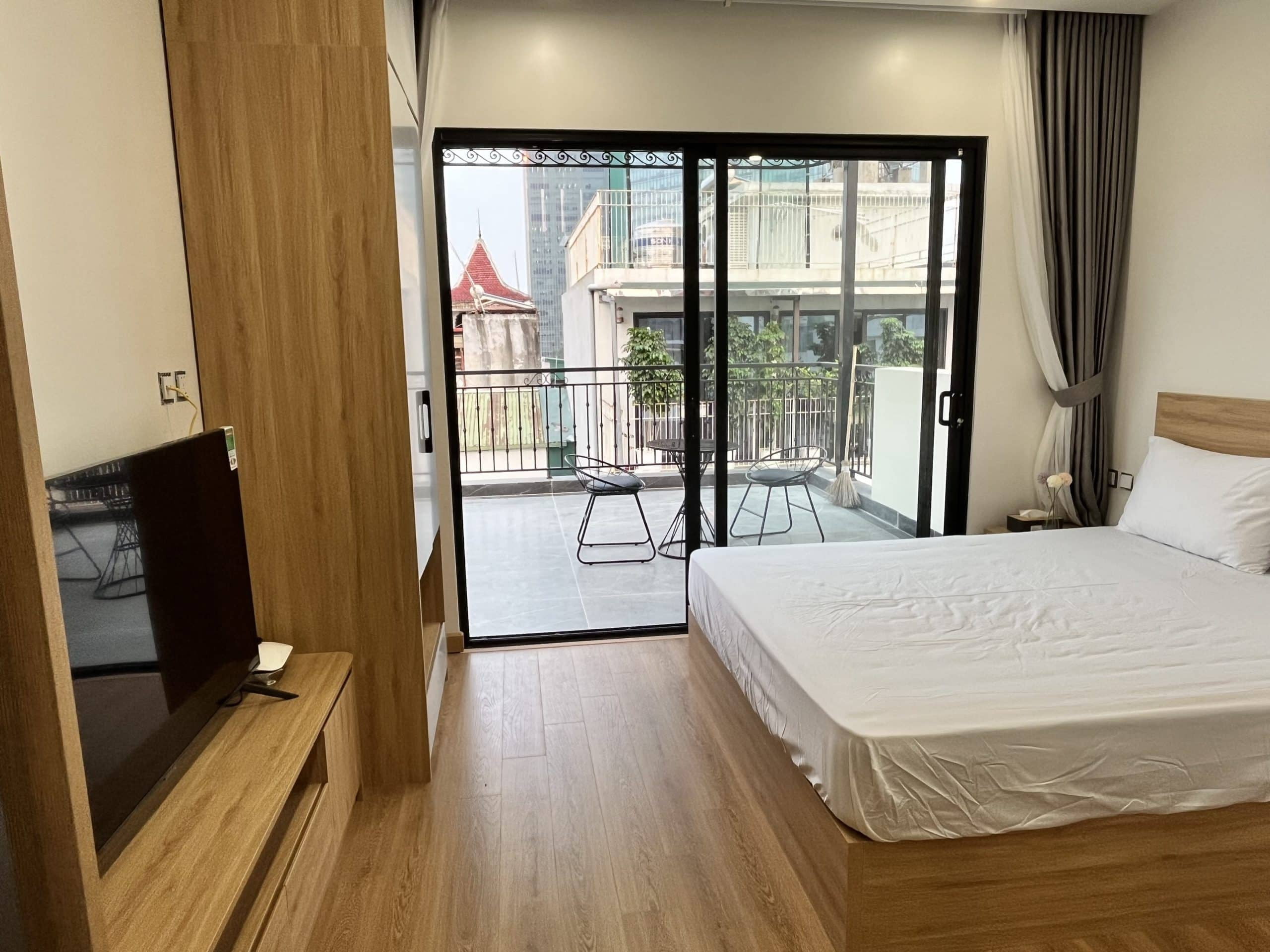 Studio Dịch Vụ Có Ban Công Rộng Tại Linh Lang, Không Gian Sống Đầy Ánh Sáng