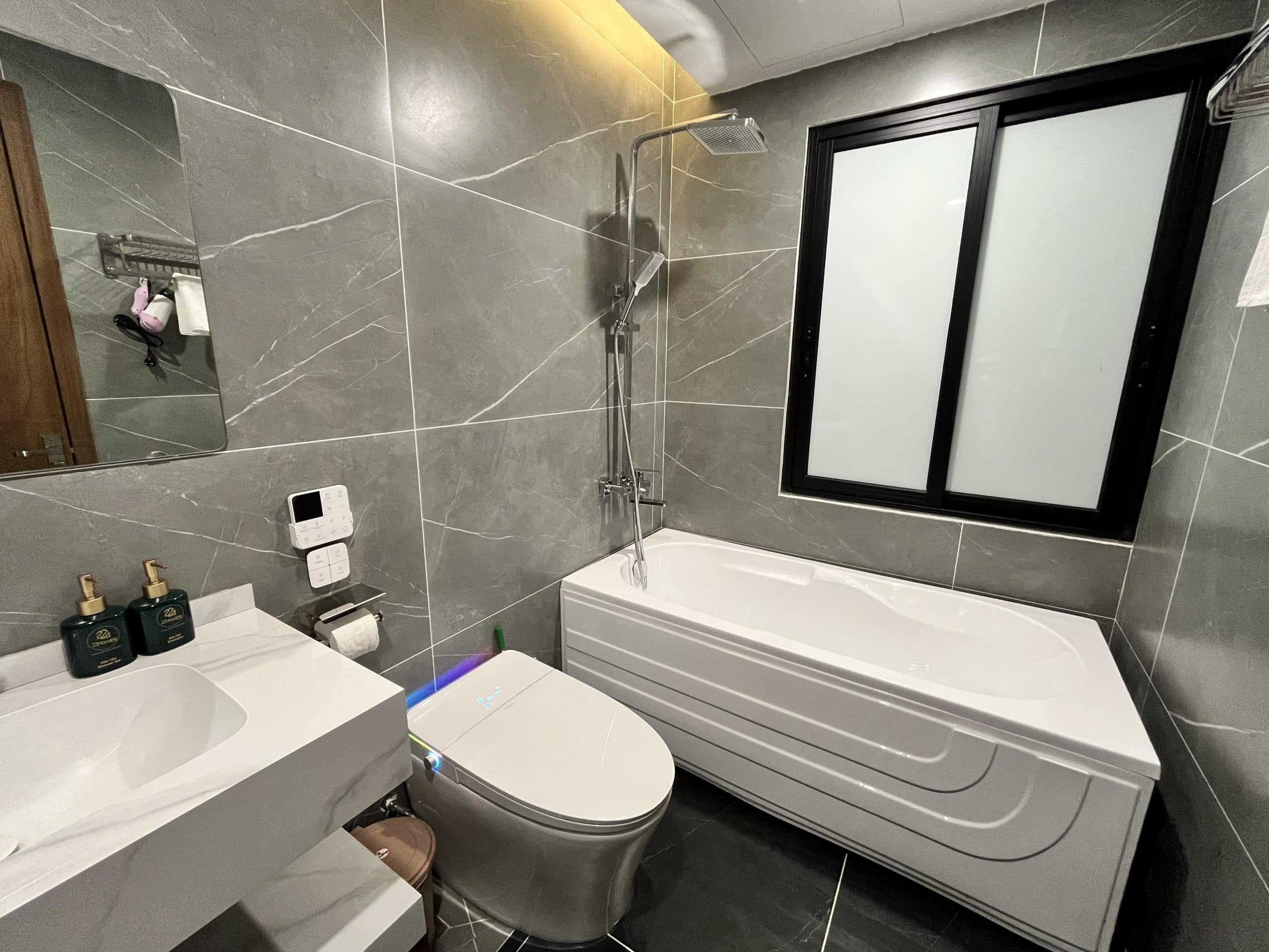 Studio Dịch Vụ Có Ban Công Rộng Tại Linh Lang, Không Gian Sống Đầy Ánh Sáng