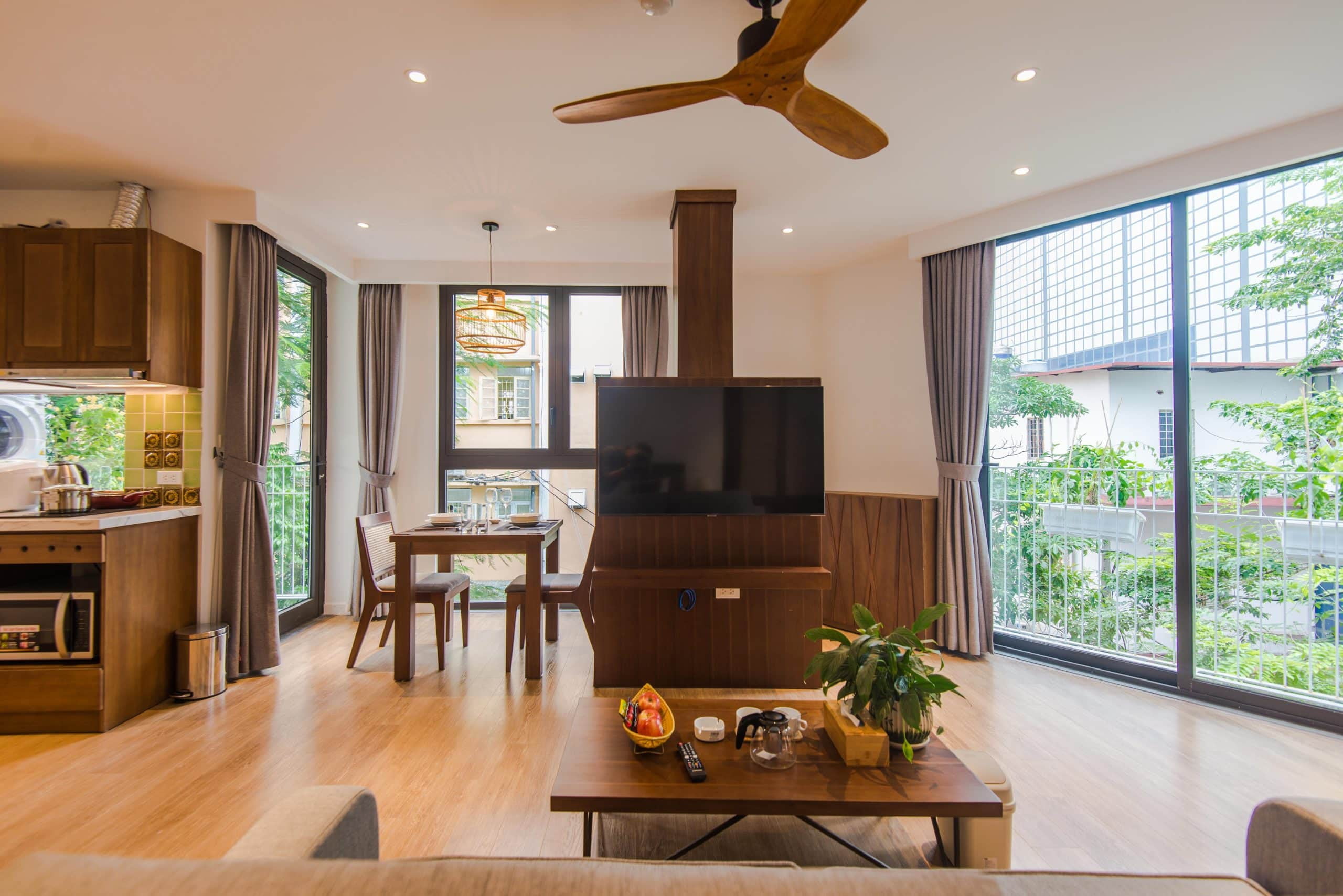 Căn Hộ Dịch Vụ 1 Phòng Ngủ Ngập Tràn Ánh Sáng Tại Linh Lang