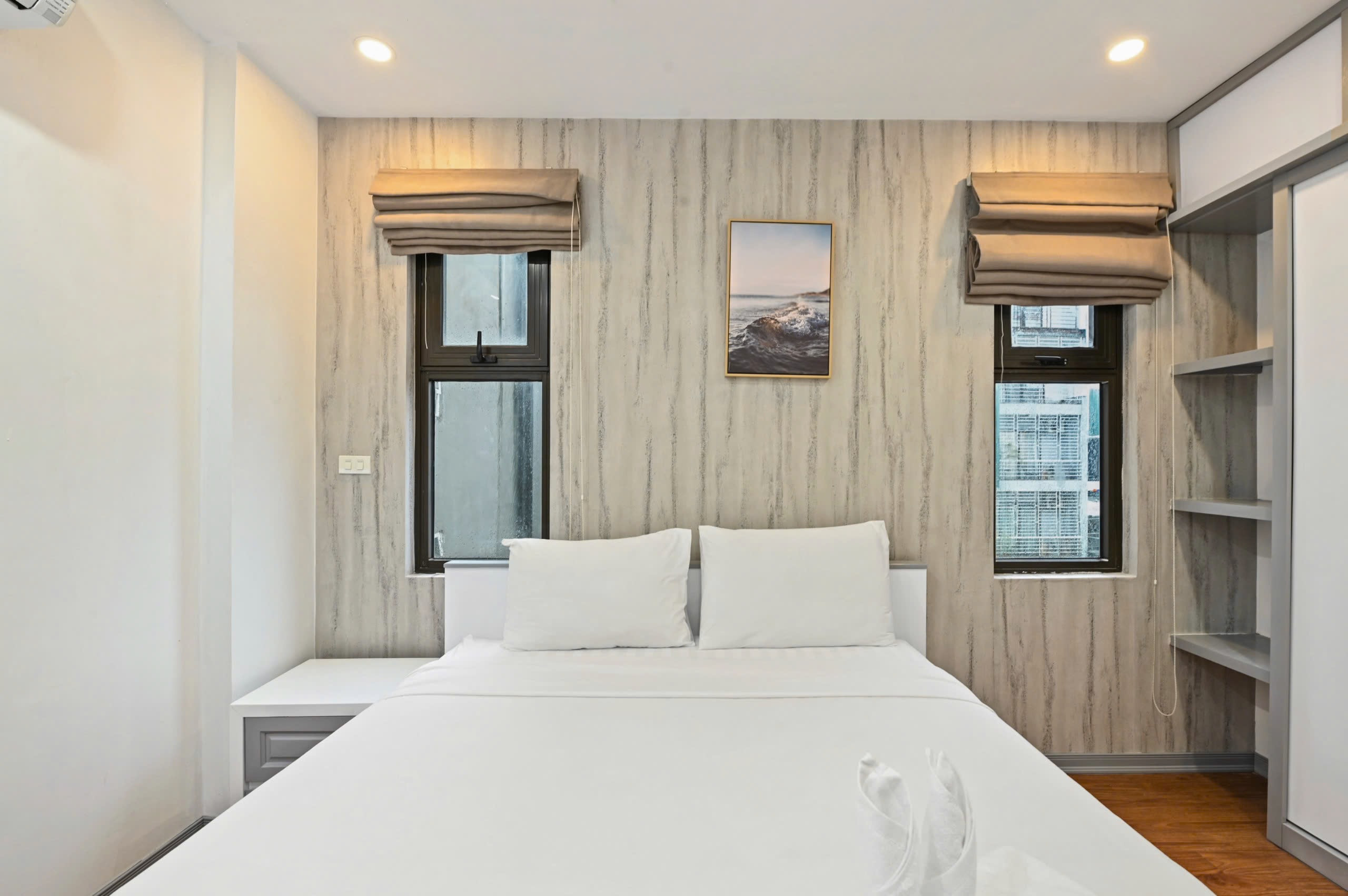 Căn Hộ 2 Phòng Ngủ 70m2 Phù Hợp Cho Gia Đình Tại Linh Lang