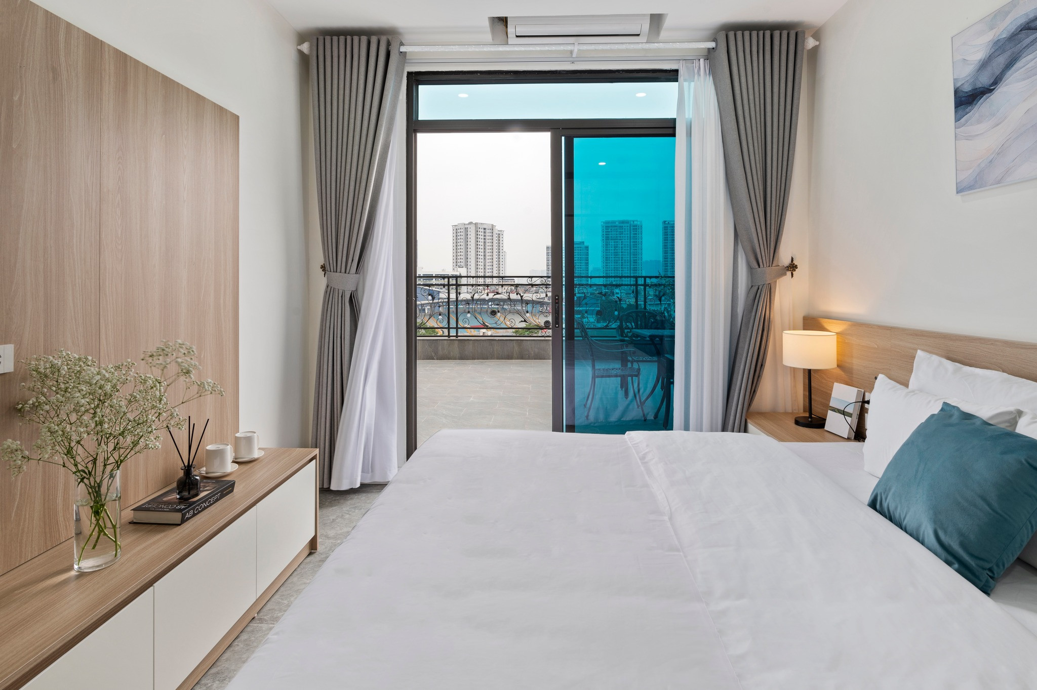 Căn Hộ 1 Phòng Ngủ Có Ban Công Rộng Tại Tây Hồ Full Nội Thất