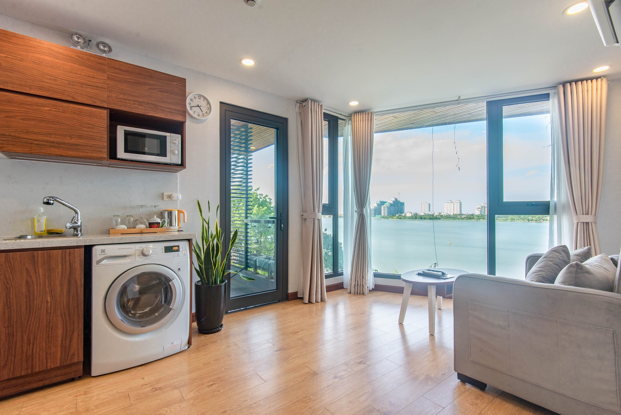 Căn Hộ 1 Phòng Ngủ View Hồ Tây Siêu Đẹp Tại Tây Hồ