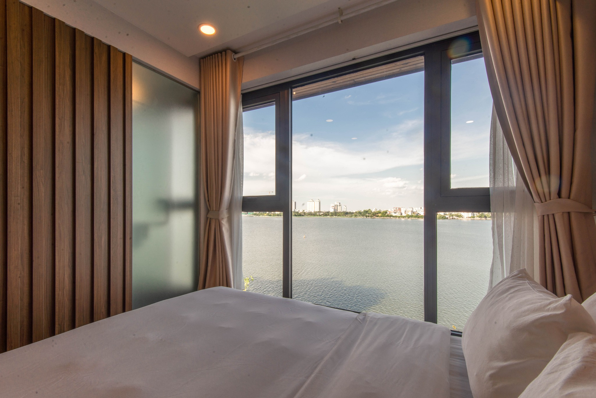 Căn Hộ 1 Phòng Ngủ View Hồ Tây Siêu Đẹp Tại Tây Hồ