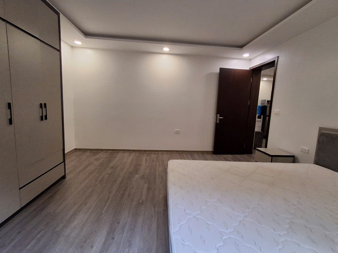 Căn Hộ Dịch Vụ 2 Phòng Ngủ Tiện Nghi Tại Khu Vực Đường Bưởi, Gần Phan Kế Bính, Linh Lang
