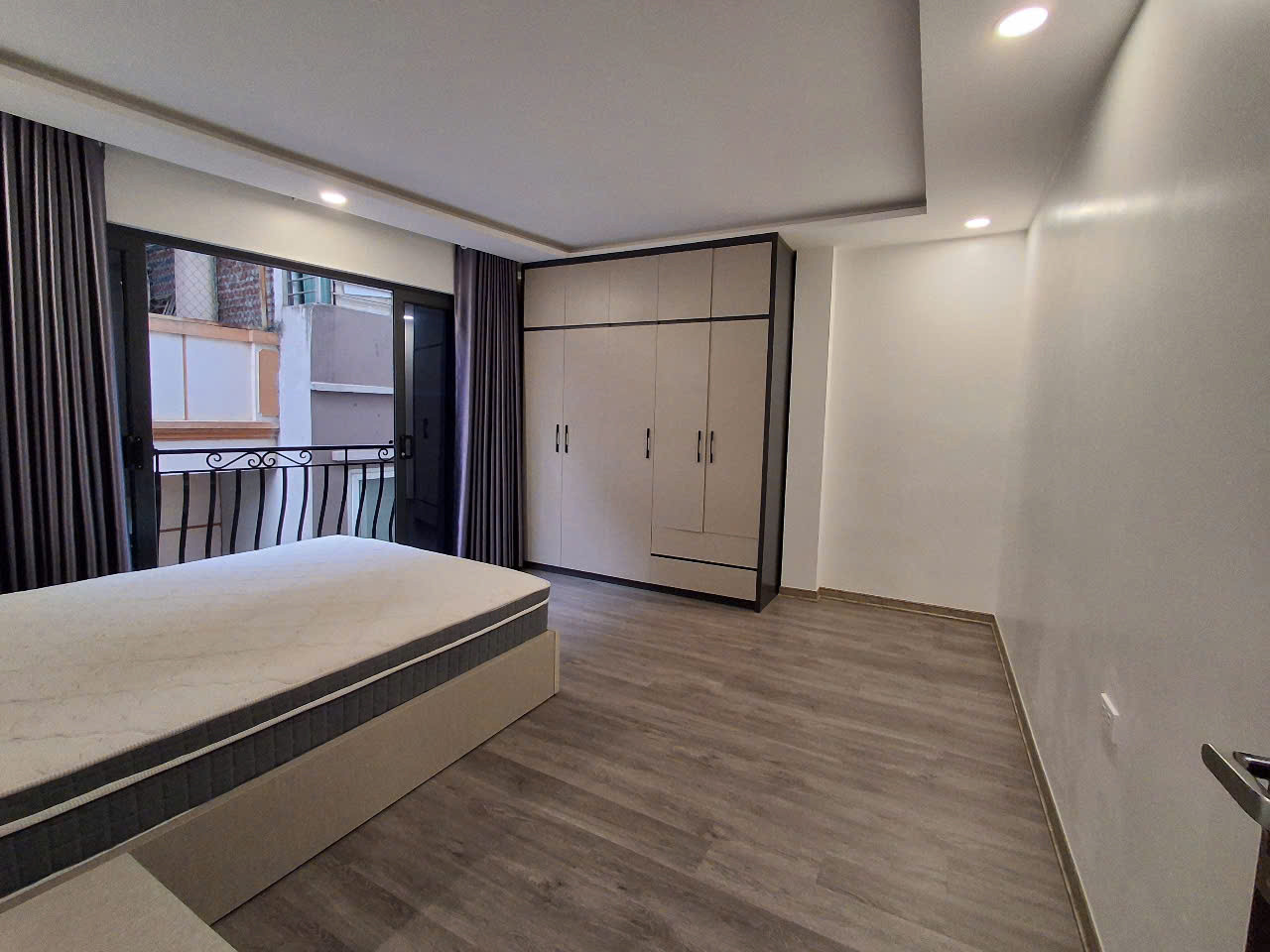 Căn Hộ Dịch Vụ 2 Phòng Ngủ Tiện Nghi Tại Khu Vực Đường Bưởi, Gần Phan Kế Bính, Linh Lang
