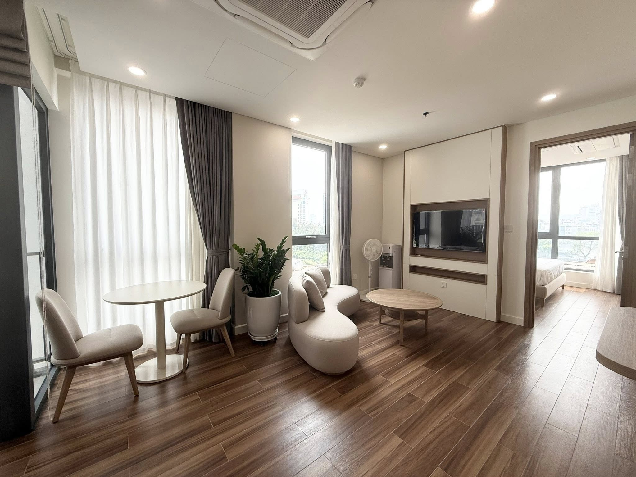 Tòa nhà Chisina house - Căn Hộ 1 Phòng Ngủ Cao Cấp Tại Đào Tấn Với Tiện Ích Golf Trong Tòa Nhà