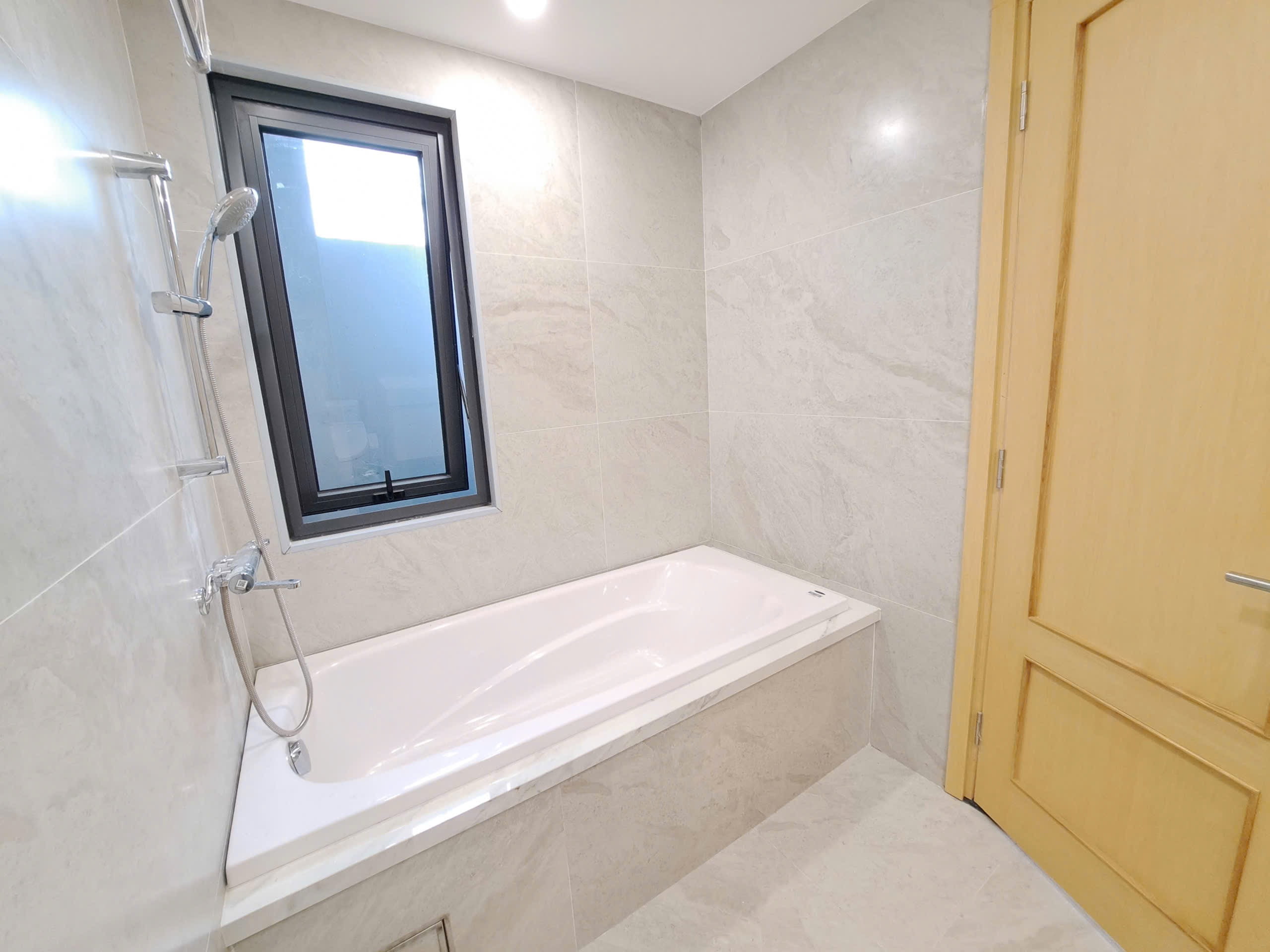Căn Hộ Dịch Vụ Cao Cấp 2 Phòng Ngủ Tại Đào Tấn Có Ban Công