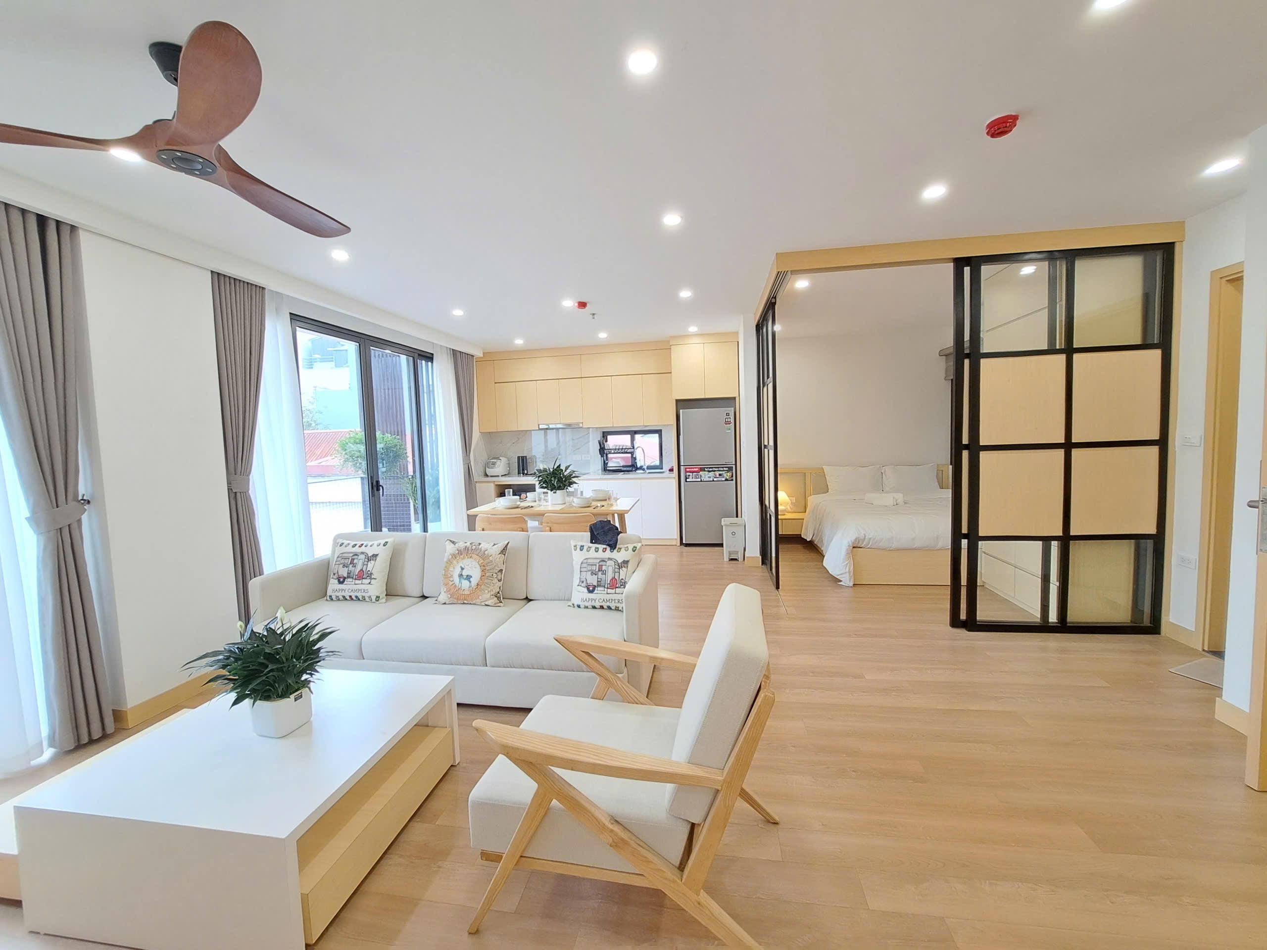 Căn Hộ Dịch Vụ Cao Cấp 2 Phòng Ngủ Tại Đào Tấn Có Ban Công