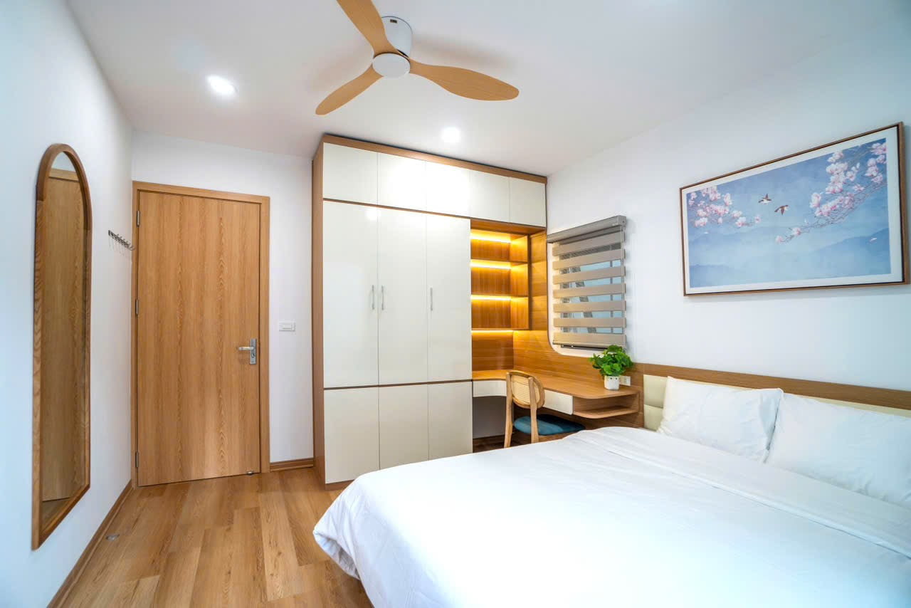 Căn Hộ Dịch Vụ 2 Phòng Ngủ Nội Thất Gỗ Sang Trọng Tại Ba Đình