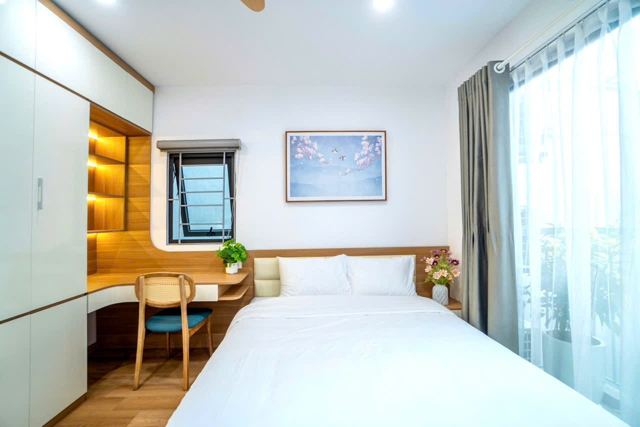 Căn Hộ Dịch Vụ 2 Phòng Ngủ Nội Thất Gỗ Sang Trọng Tại Ba Đình