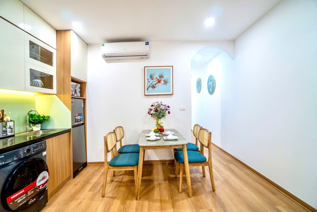 Căn Hộ Dịch Vụ 2 Phòng Ngủ Nội Thất Gỗ Sang Trọng Tại Ba Đình
