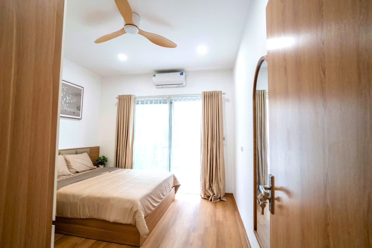 Căn Hộ Dịch Vụ 2 Phòng Ngủ Nội Thất Gỗ Sang Trọng Tại Ba Đình