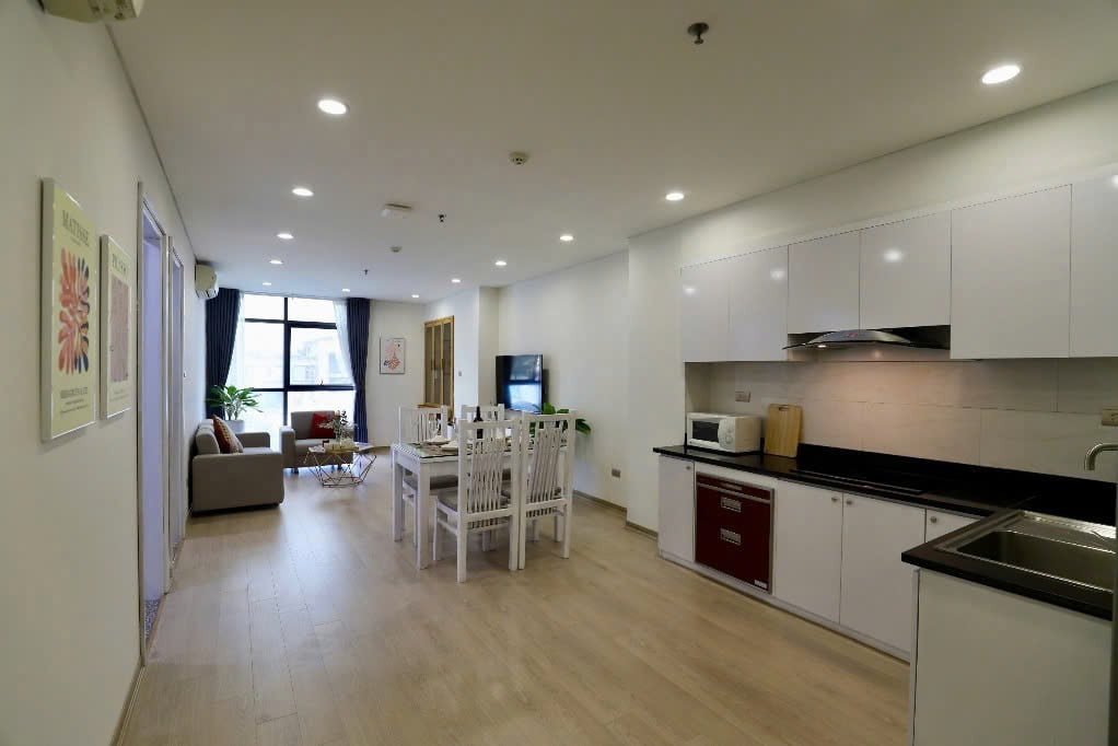 Căn Hộ Dịch Vụ 2 Phòng Ngủ Tiện Nghi Gần Khu Phố Nhật Ba Đình