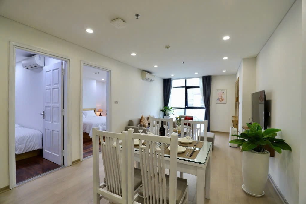Căn Hộ Dịch Vụ 2 Phòng Ngủ Tiện Nghi Gần Khu Phố Nhật Ba Đình