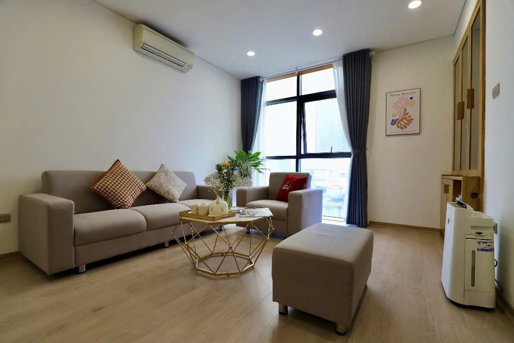 Căn Hộ Dịch Vụ 2 Phòng Ngủ Tiện Nghi Gần Khu Phố Nhật Ba Đình