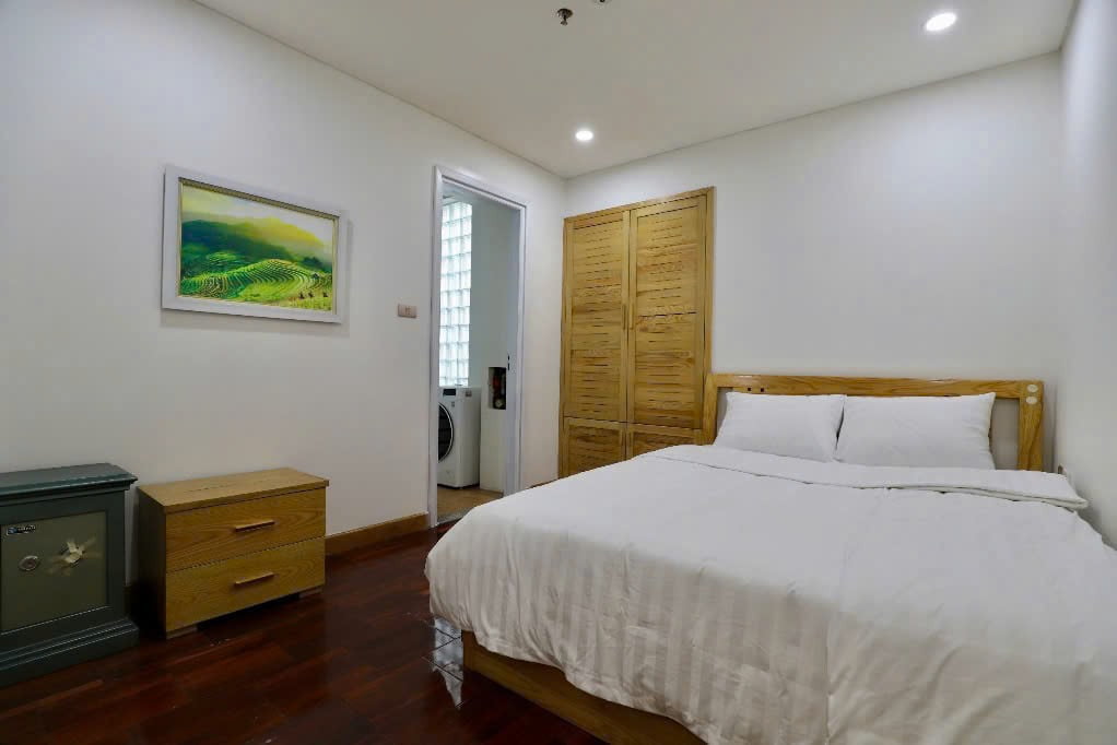 Căn Hộ Dịch Vụ 2 Phòng Ngủ Tiện Nghi Gần Khu Phố Nhật Ba Đình