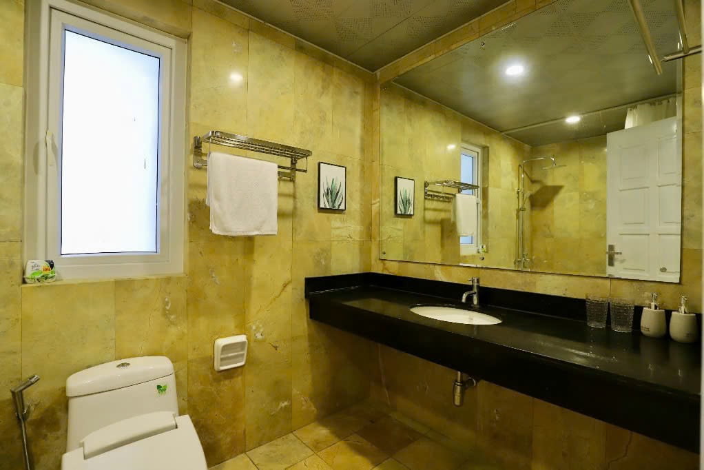Căn Hộ Dịch Vụ 2 Phòng Ngủ Tiện Nghi Gần Khu Phố Nhật Ba Đình