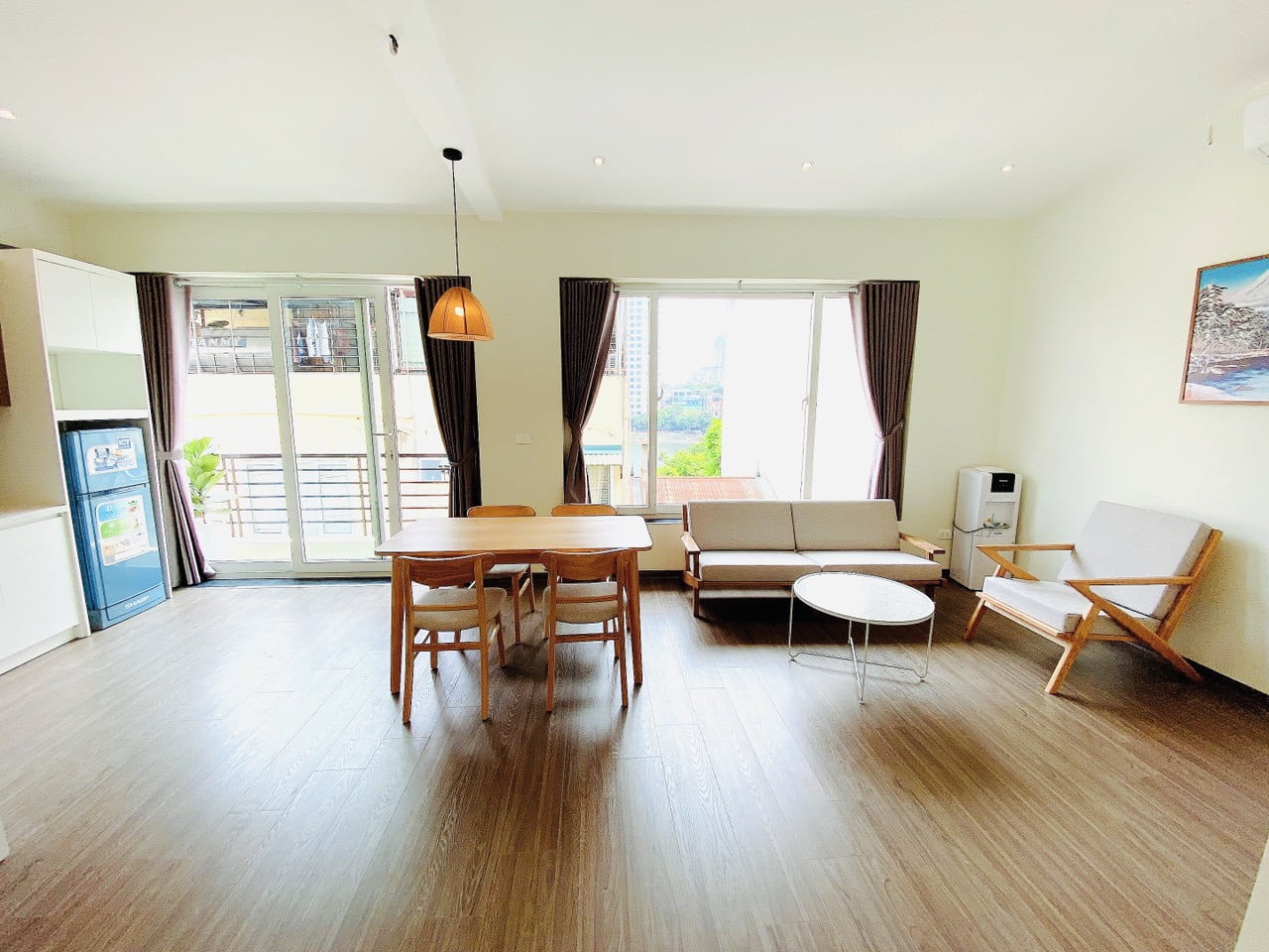 Căn Hộ Ban Công Riêng Đón Ánh Sáng Tự Nhiên Gần Hồ Ngọc Khánh
