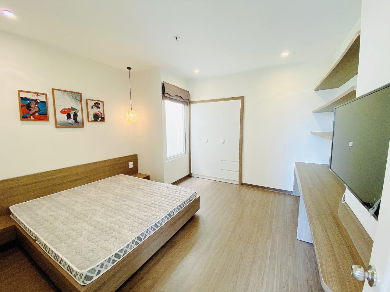 Căn Hộ Ban Công Riêng Đón Ánh Sáng Tự Nhiên Gần Hồ Ngọc Khánh