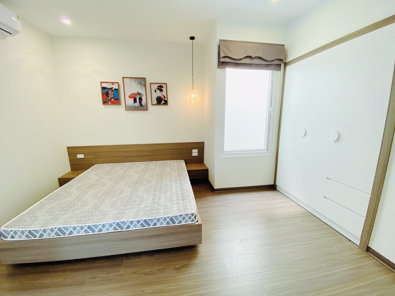 Căn Hộ Ban Công Riêng Đón Ánh Sáng Tự Nhiên Gần Hồ Ngọc Khánh