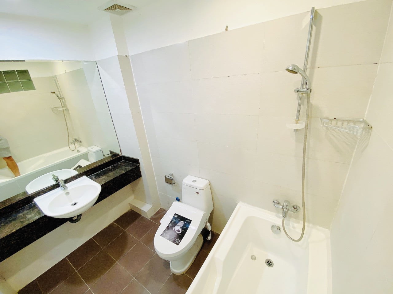 Căn Hộ Ban Công Riêng Đón Ánh Sáng Tự Nhiên Gần Hồ Ngọc Khánh