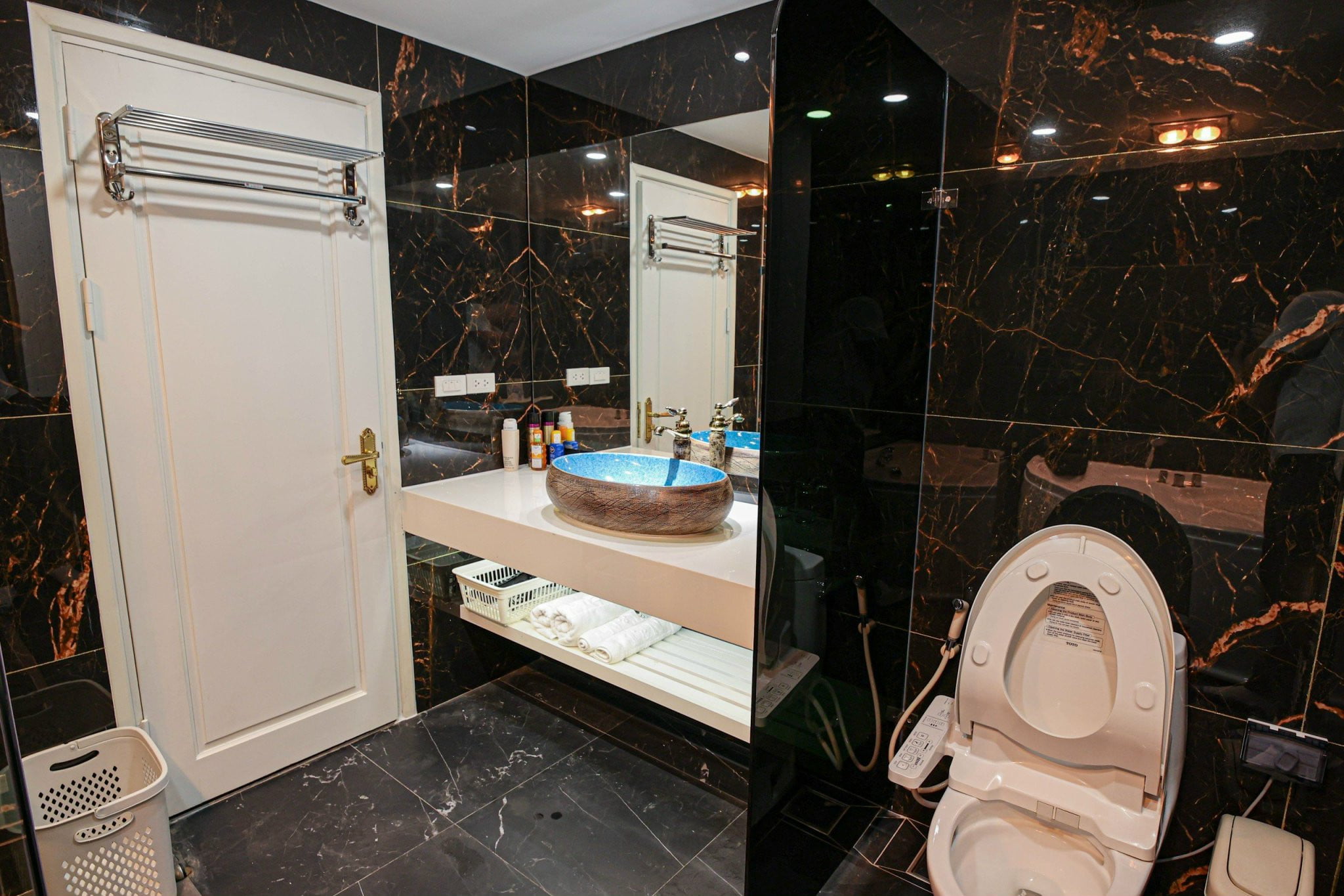 Căn Hộ Dịch Vụ 2 Phòng Ngủ 70m2 Full Nội Thất Duy Nhất