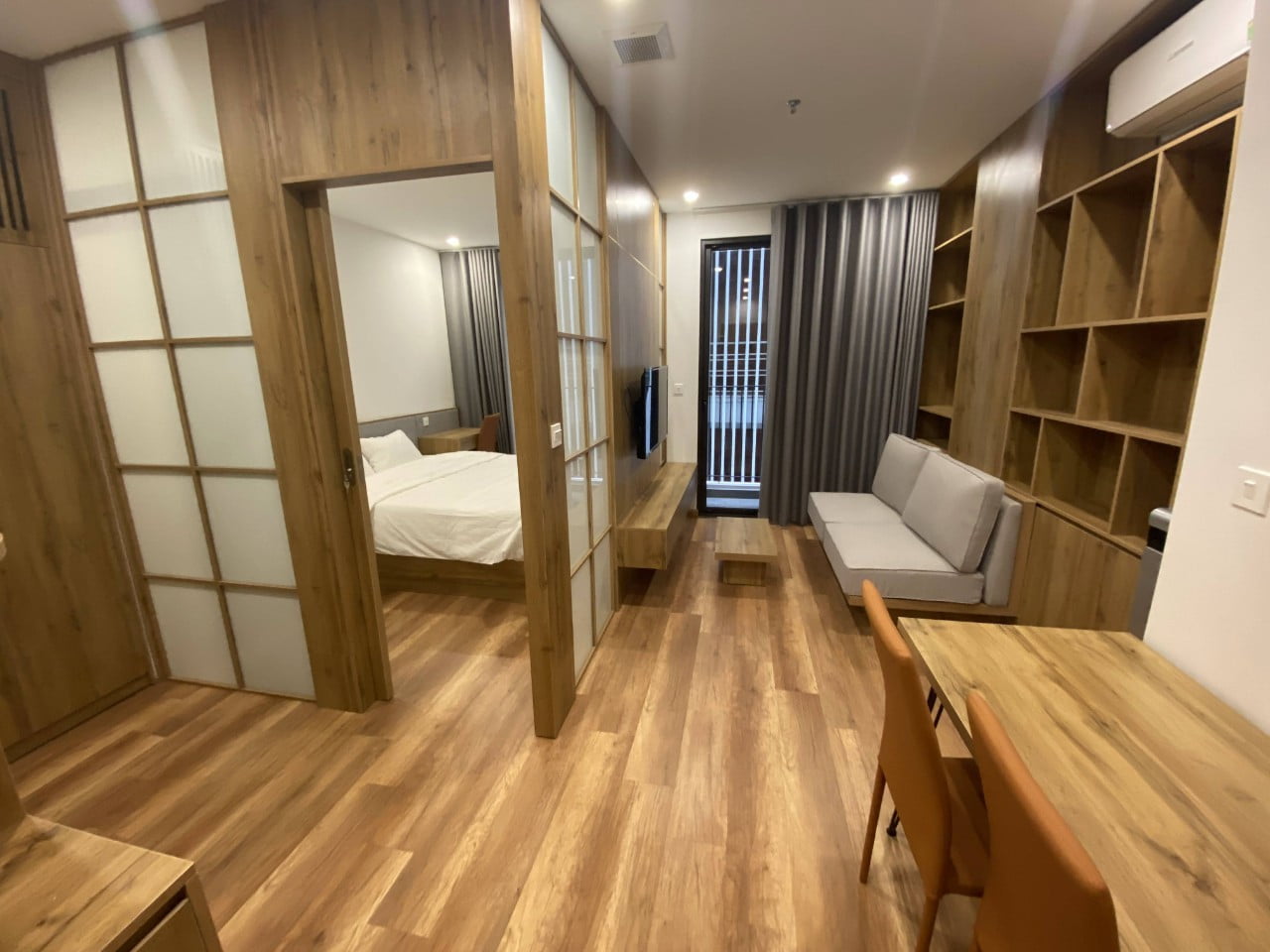Căn Hộ Dịch Vụ 1 Phòng Ngủ Ấm Cúng Gần Khu Phố Nhật