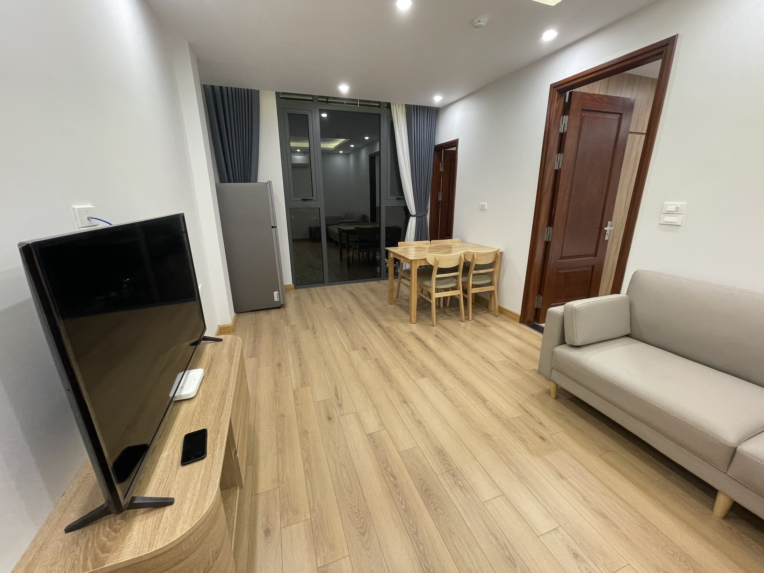 Căn Hộ 1 Phòng Ngủ Tiện Nghi Gần Khu Phố Nhật Linh Lang