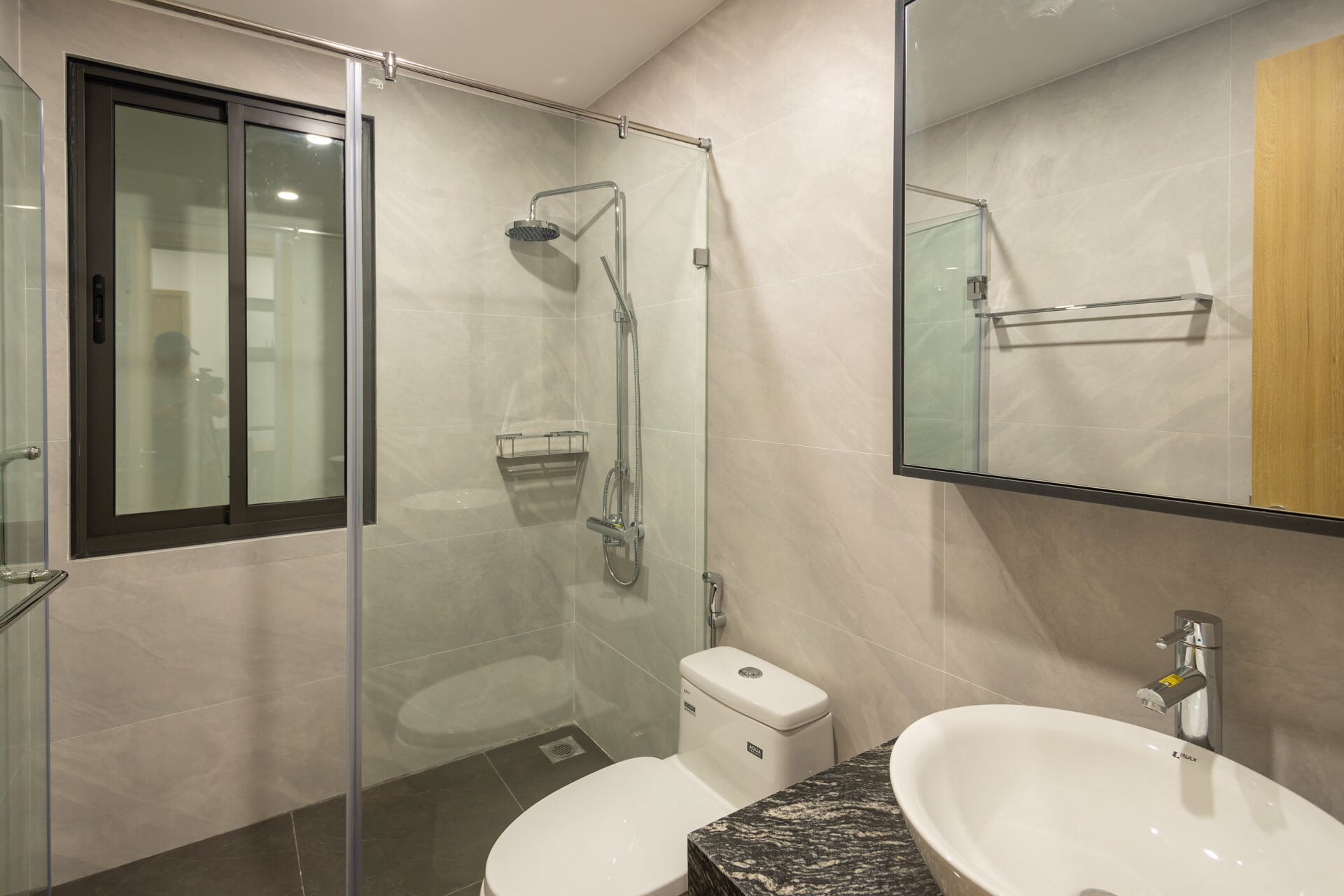 Căn Hộ Dịch Vụ 1 Phòng Ngủ View Hồ Ngọc Khánh 50m2 Có Ban Công Full Nội Thất