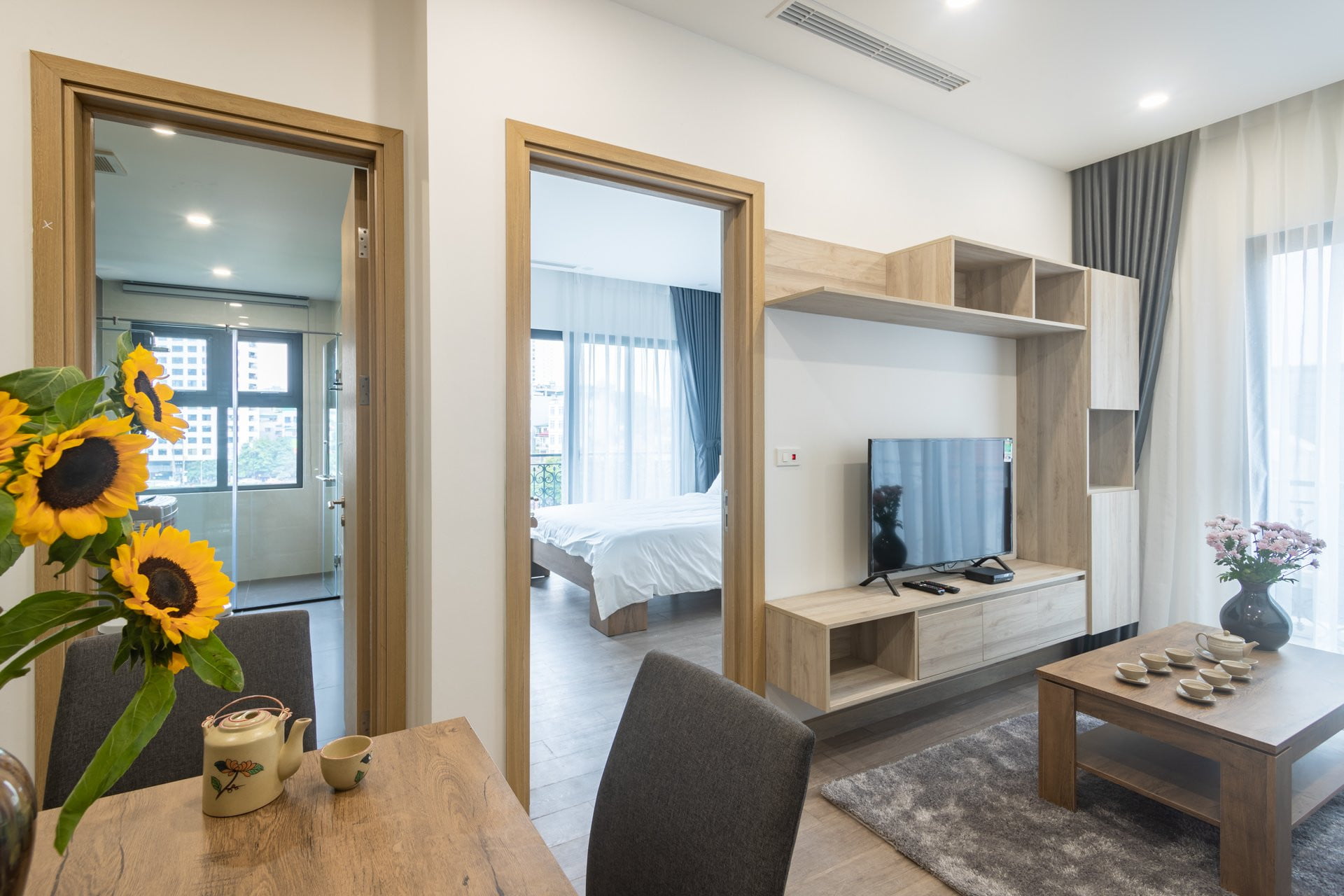 Căn Hộ Dịch Vụ 1 Phòng Ngủ View Hồ Ngọc Khánh 50m2 Có Ban Công Full Nội Thất