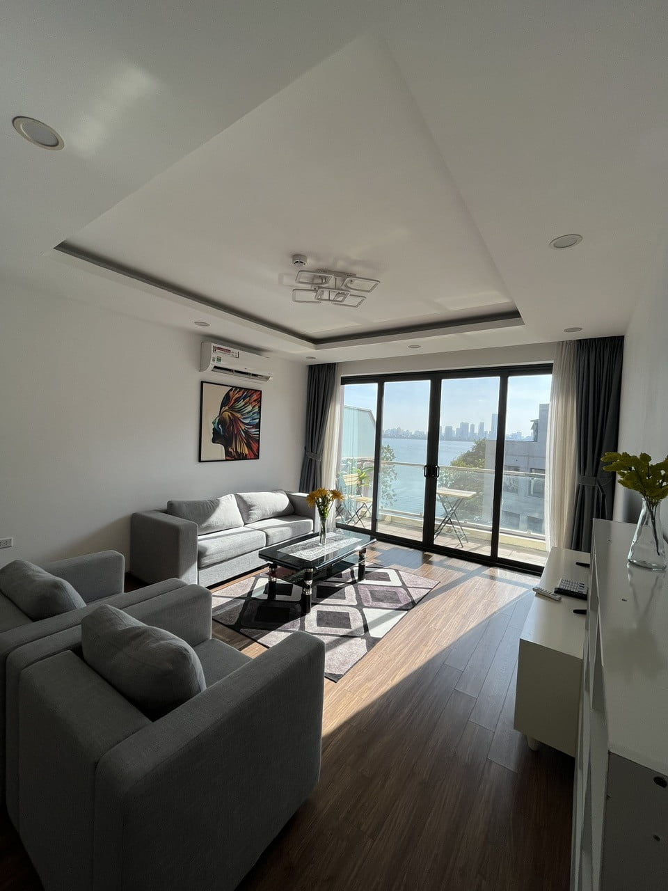 Căn Hộ 3 Phòng Ngủ Full Nội Thất View Hồ Tây Tại Xuân Diệu