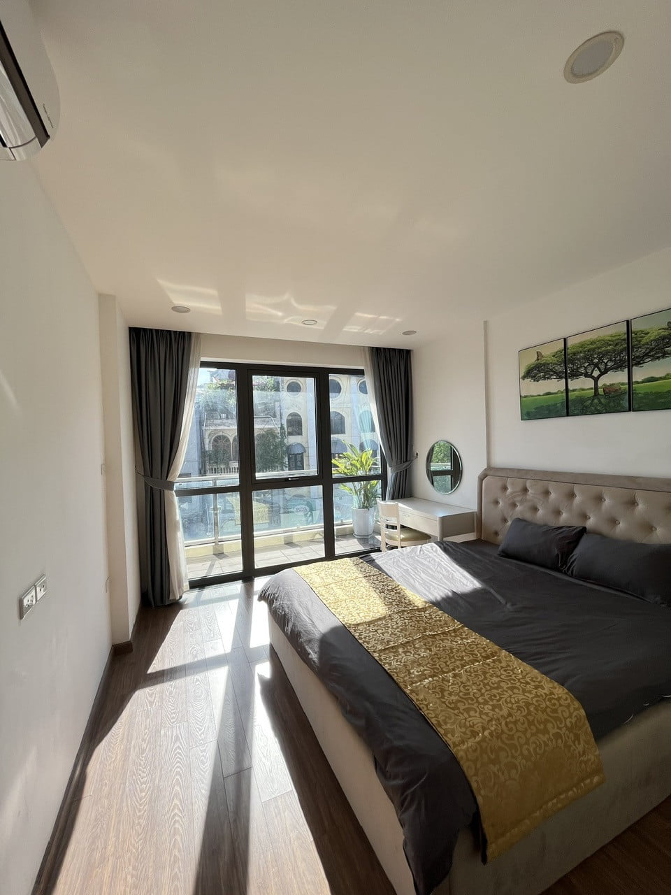 Căn Hộ 3 Phòng Ngủ Full Nội Thất View Hồ Tây Tại Xuân Diệu