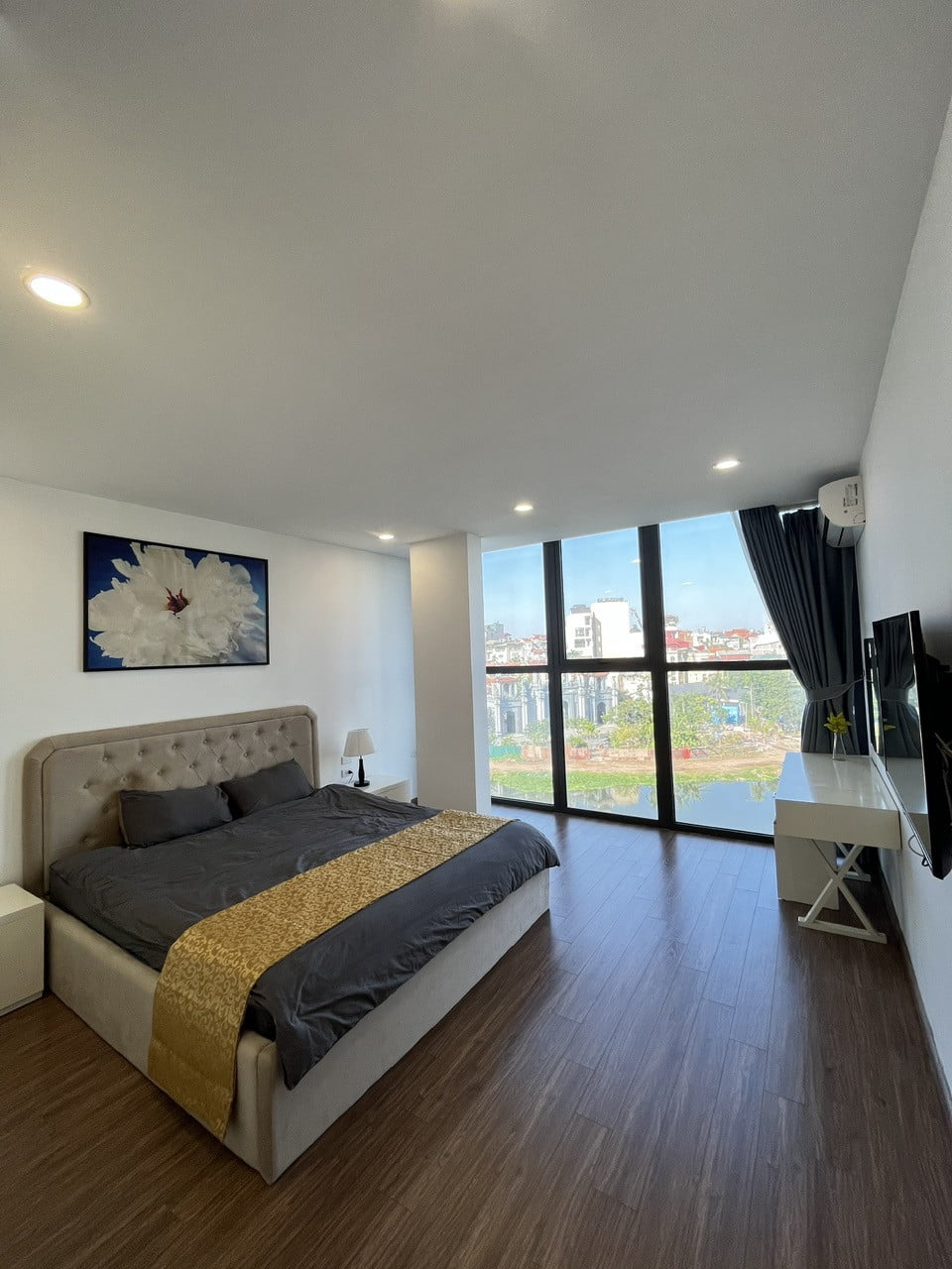 Căn Hộ 3 Phòng Ngủ Full Nội Thất View Hồ Tây Tại Xuân Diệu
