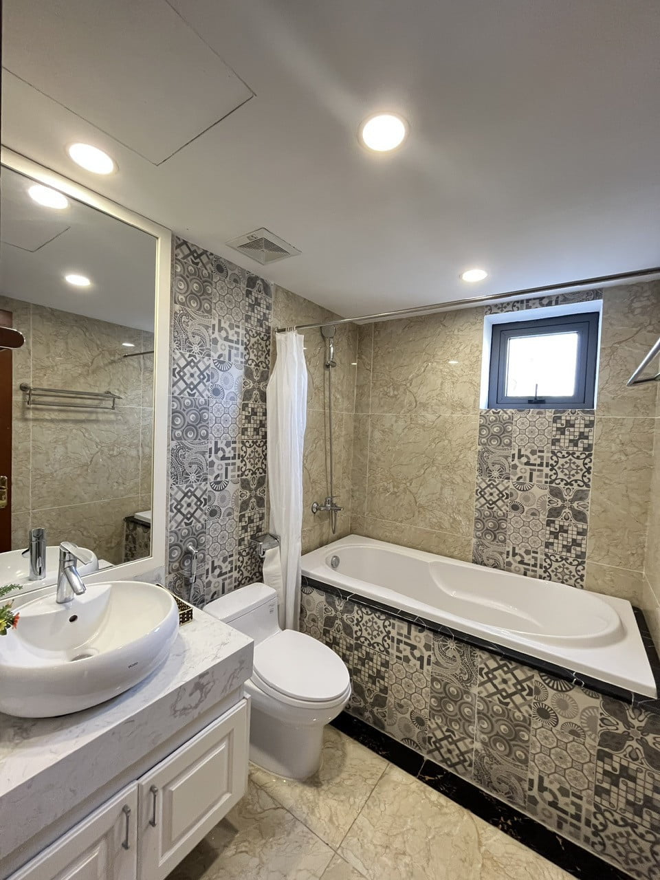 Căn Hộ 3 Phòng Ngủ Full Nội Thất View Hồ Tây Tại Xuân Diệu