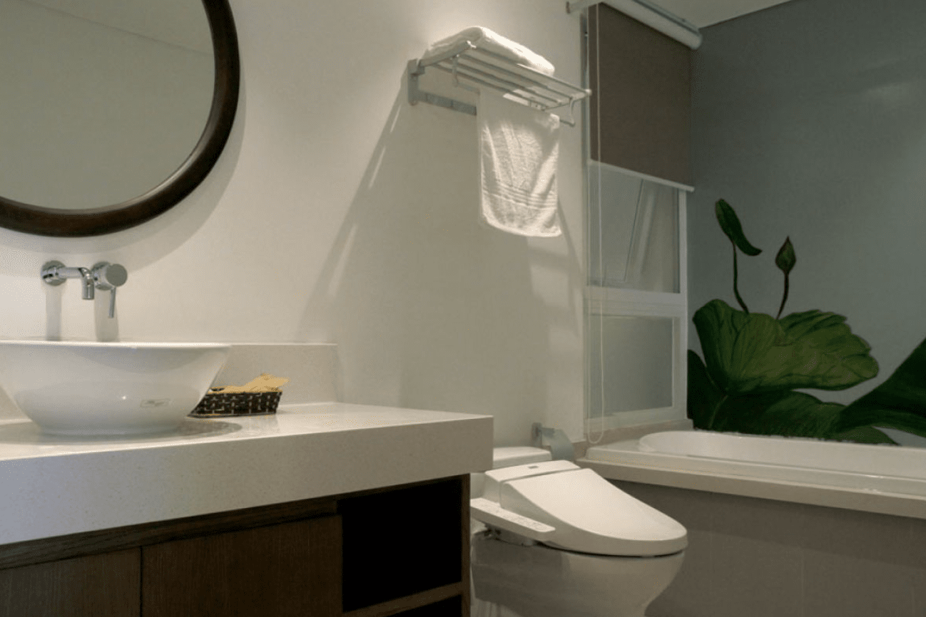 Cho thuê căn hộ dịch vụ 2 phòng ngủ 90m2 tại Đào Tấn, ban công rộng, nội thất cao cấp