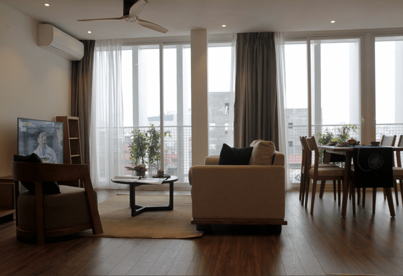 Cho thuê căn hộ dịch vụ 2 phòng ngủ 90m2 tại Đào Tấn, ban công rộng, nội thất cao cấp