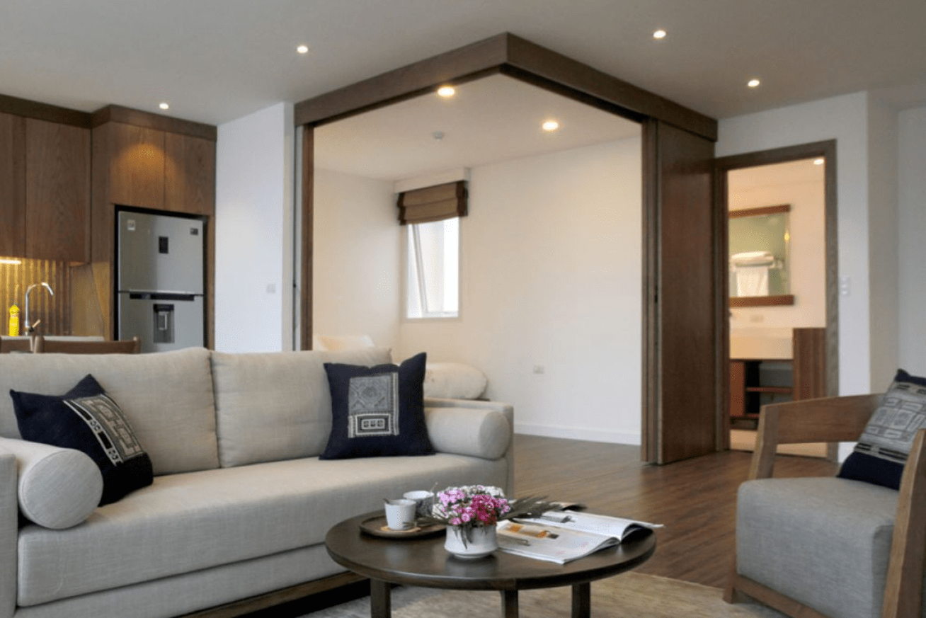 Cho thuê căn hộ dịch vụ 2 phòng ngủ 90m2 tại Đào Tấn, ban công rộng, nội thất cao cấp
