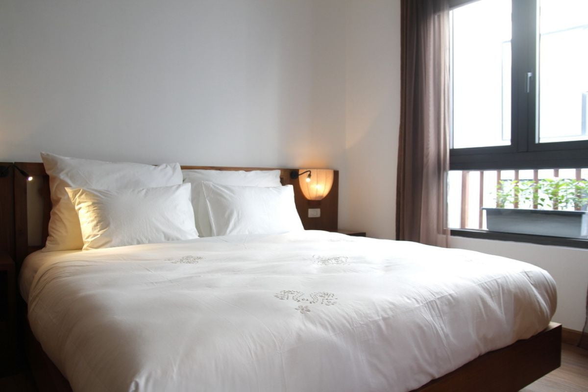 Cho thuê căn hộ dịch vụ 1 phòng ngủ 40m2 tại Đào Tấn, full nội thất cao cấp