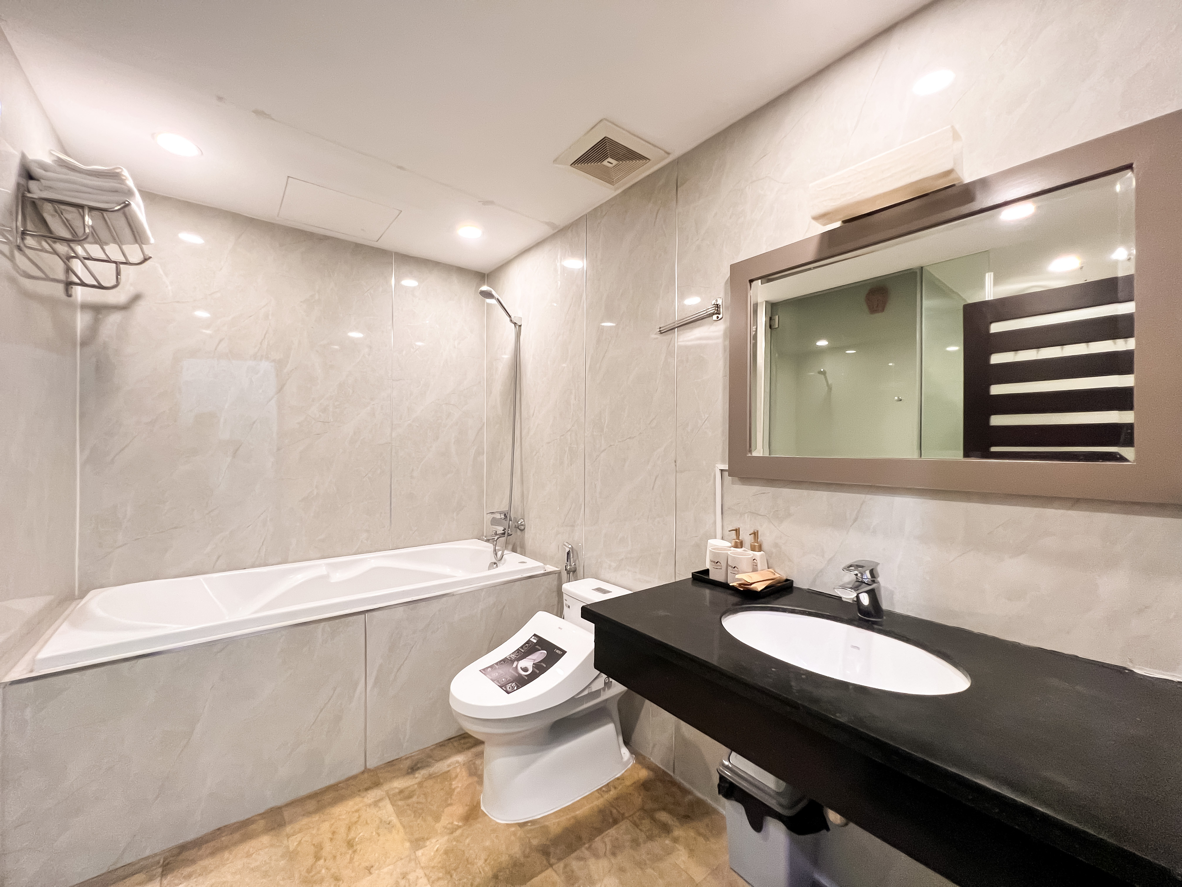 Cho thuê căn hộ dịch vụ 2 phòng ngủ tại 535 Kim Mã, có ban công, vị trí trung tâm
