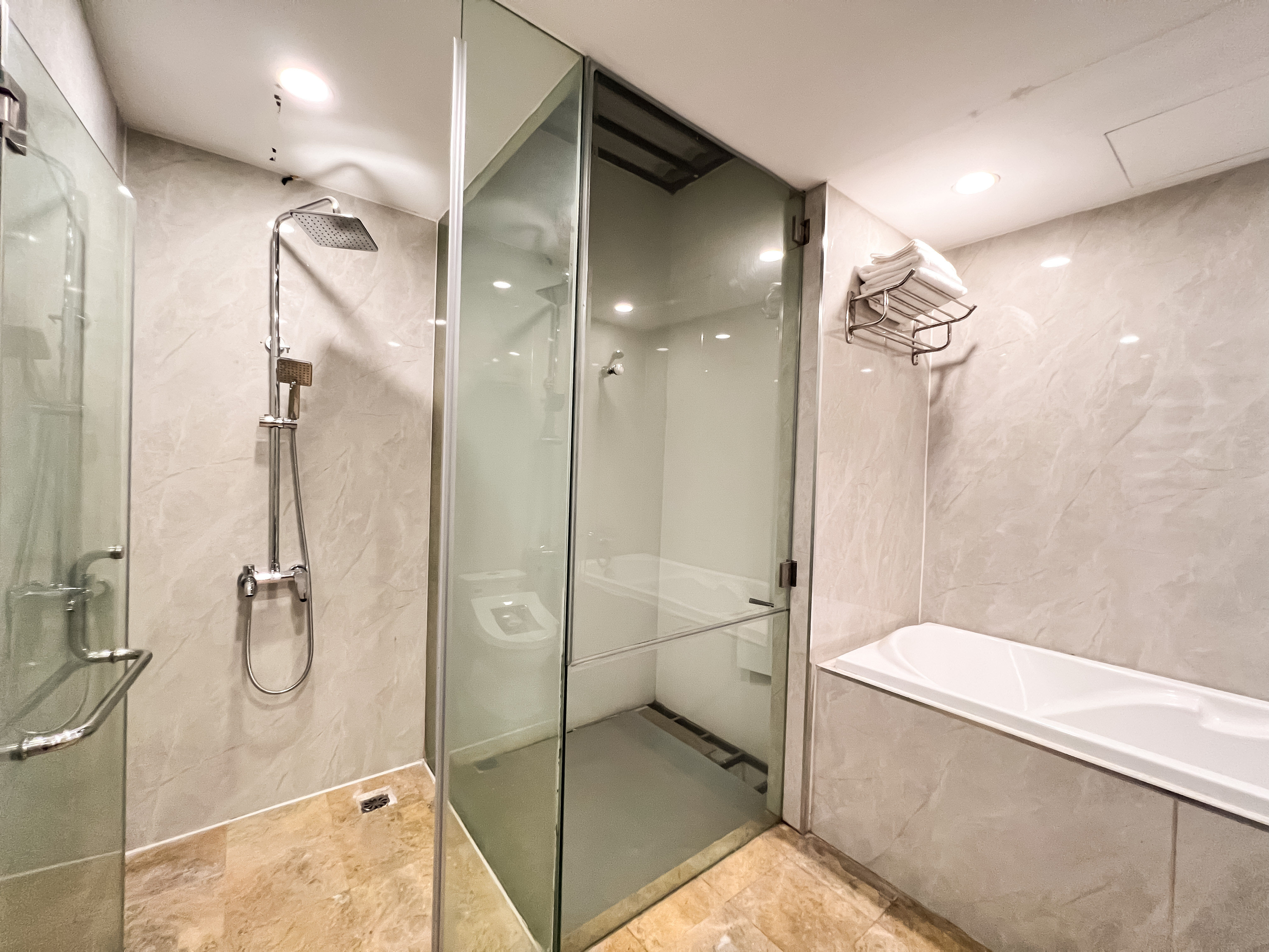 Cho thuê căn hộ dịch vụ 2 phòng ngủ tại 535 Kim Mã, có ban công, vị trí trung tâm