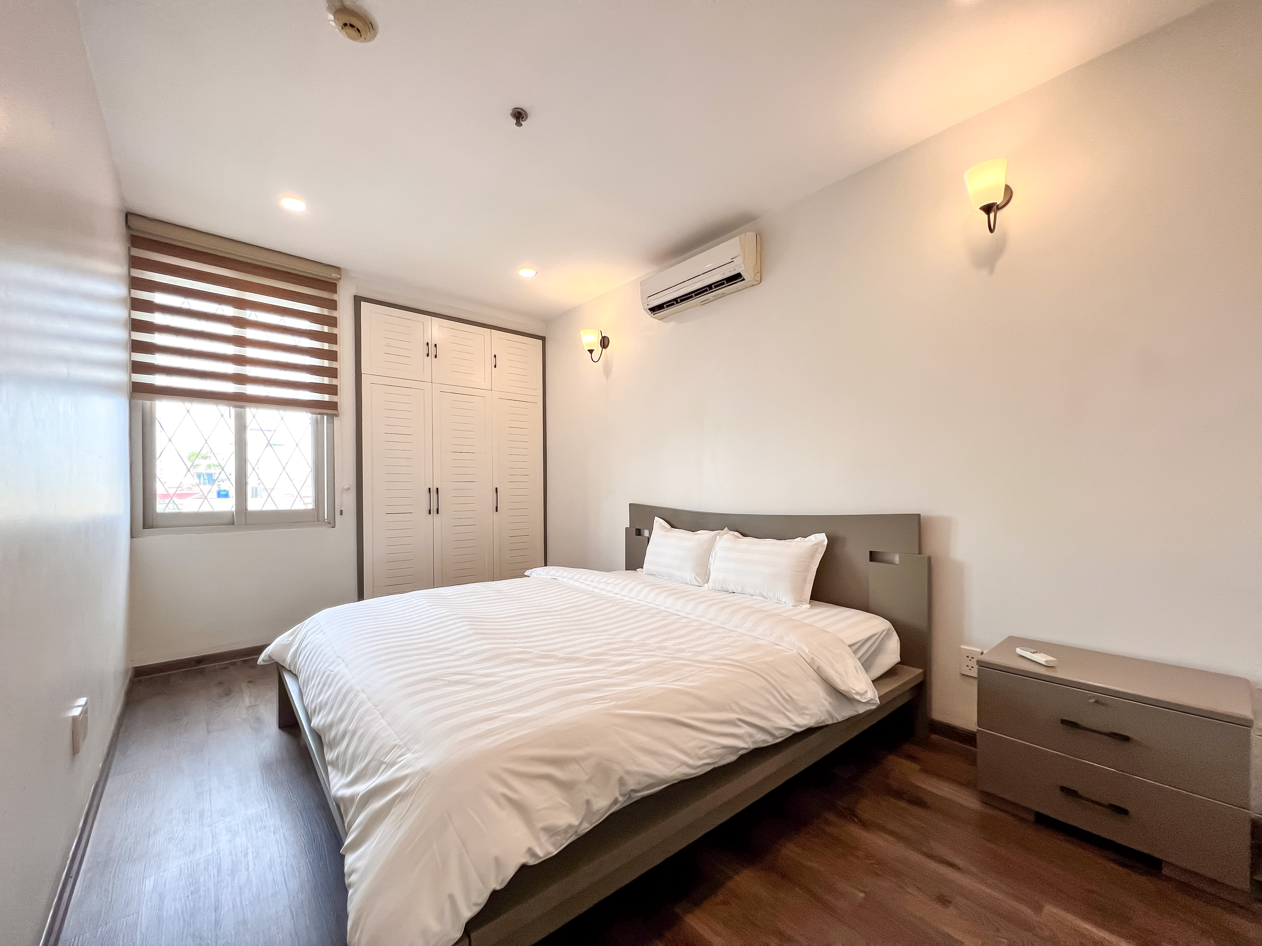 Cho thuê căn hộ dịch vụ 2 phòng ngủ tại 535 Kim Mã, có ban công, vị trí trung tâm