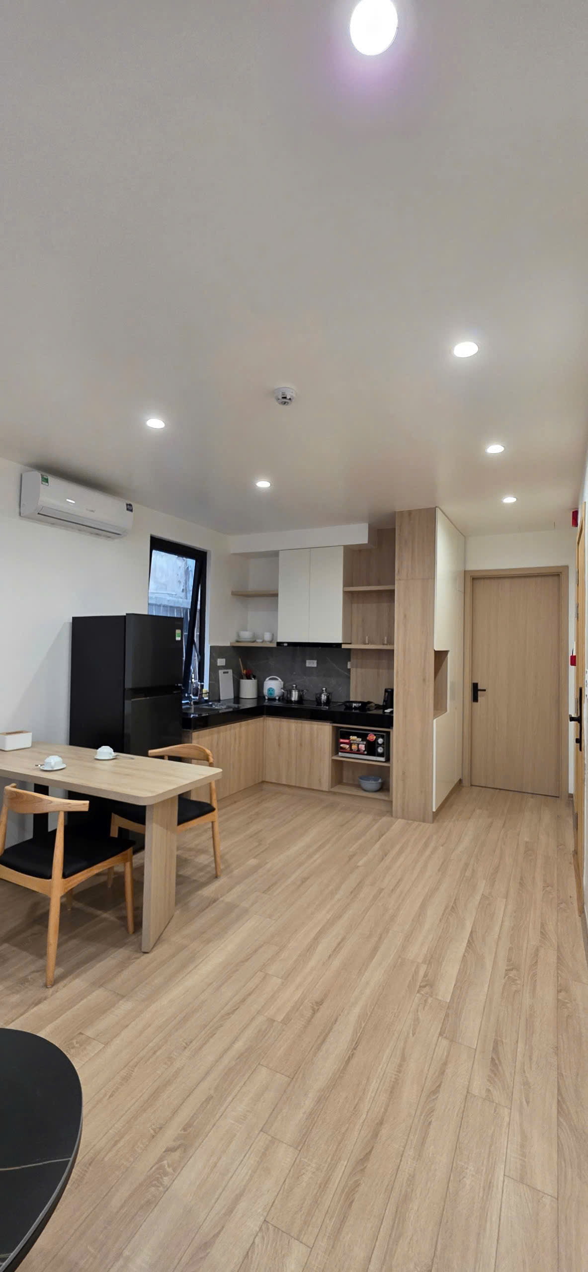Căn hộ dịch vụ 1 phòng ngủ tại 535 Kim Mã | Tầng cao – View trung tâm thành phố | $800/tháng