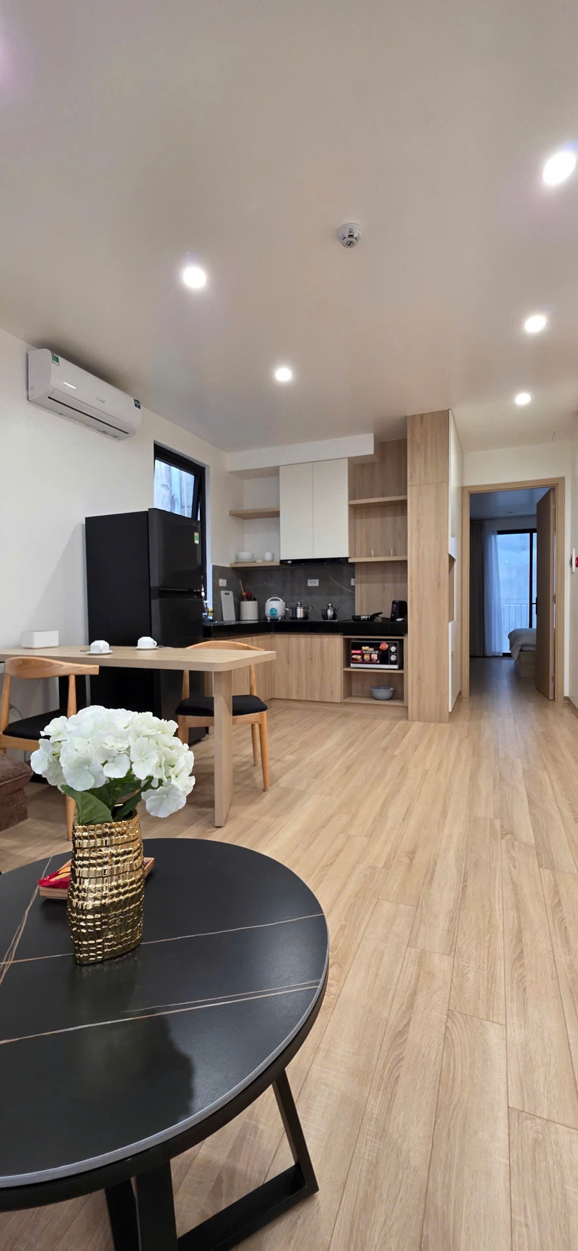 Căn hộ dịch vụ 1 phòng ngủ tại 535 Kim Mã | Tầng cao – View trung tâm thành phố | $800/tháng