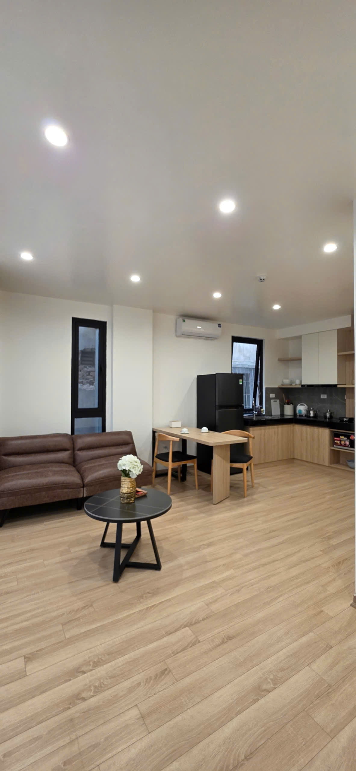 Căn hộ dịch vụ 1 phòng ngủ tại 535 Kim Mã | Tầng cao – View trung tâm thành phố | $800/tháng
