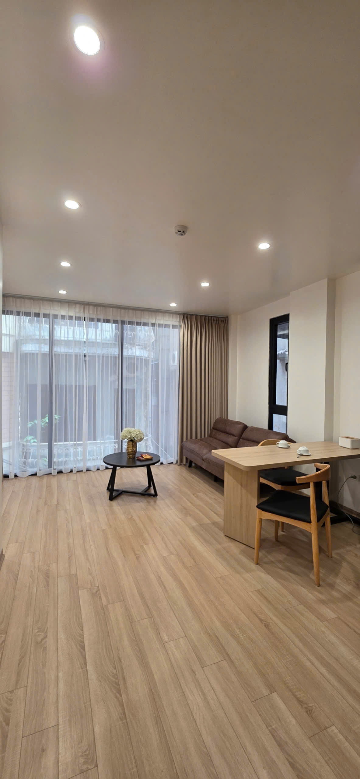 Căn hộ dịch vụ 1 phòng ngủ tại 535 Kim Mã | Tầng cao – View trung tâm thành phố | $800/tháng