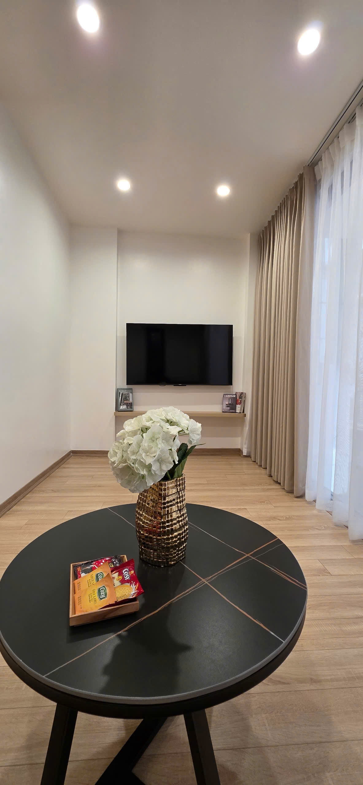 Căn hộ dịch vụ 1 phòng ngủ tại 535 Kim Mã | Tầng cao – View trung tâm thành phố | $800/tháng